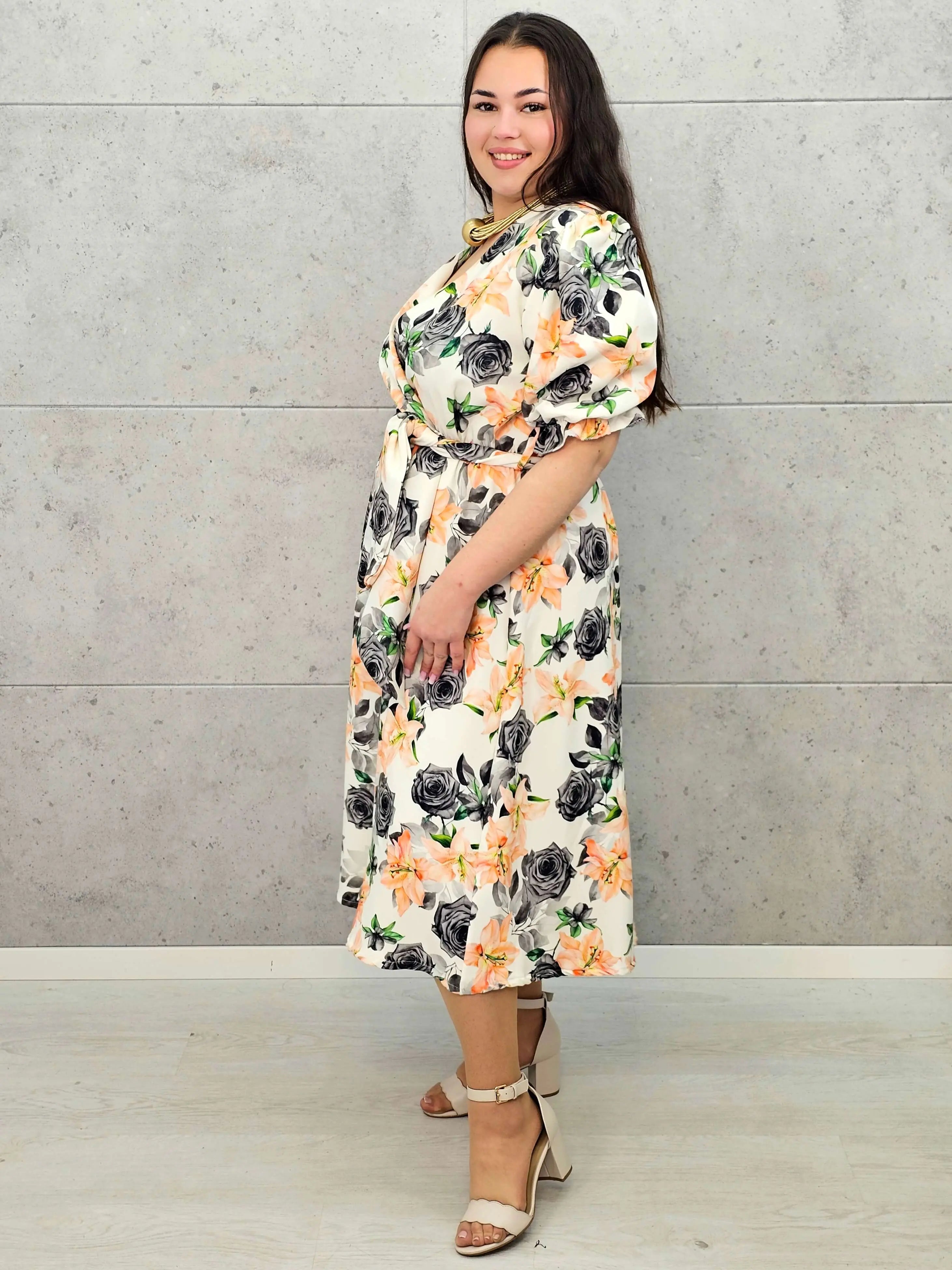 Kobieca sukienka plus size w kwiaty róży z kopertowym dekoltem- trzy kolory Stylowa XL