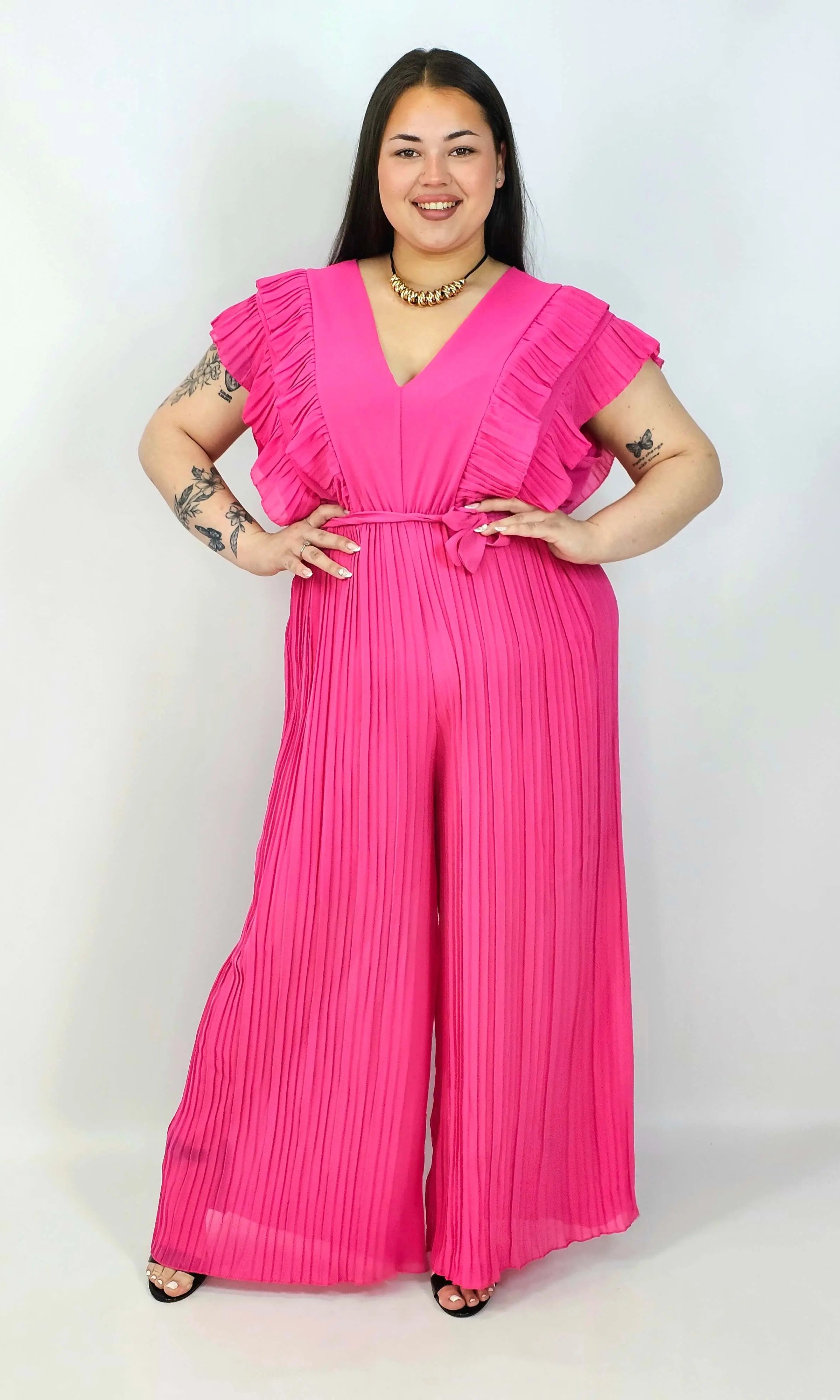 Kombinezon plus size VIP z plisowanymi nogawkami i efektownym dekoltem Stylowa XL