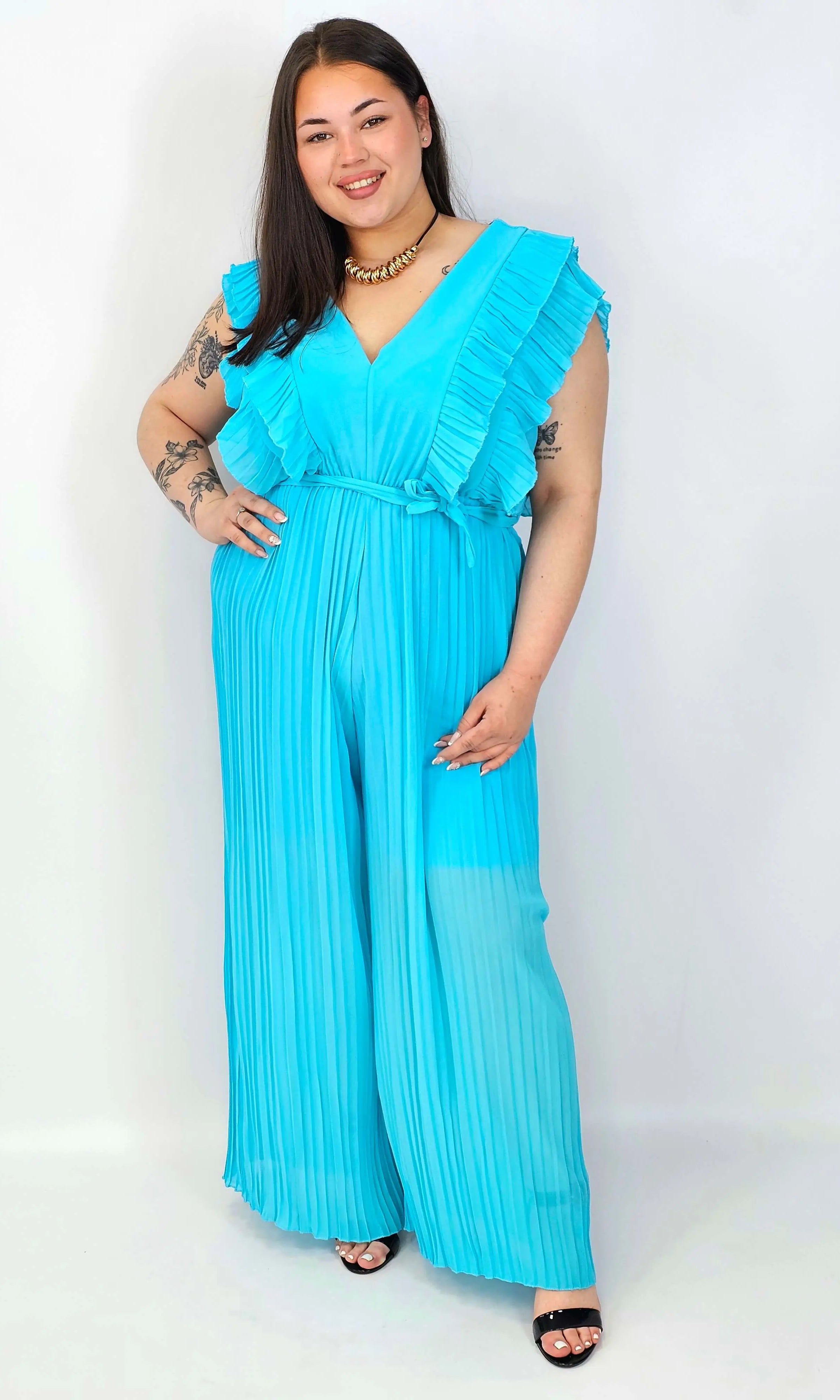 Kombinezon plus size VIP z plisowanymi nogawkami i efektownym dekoltem Stylowa XL