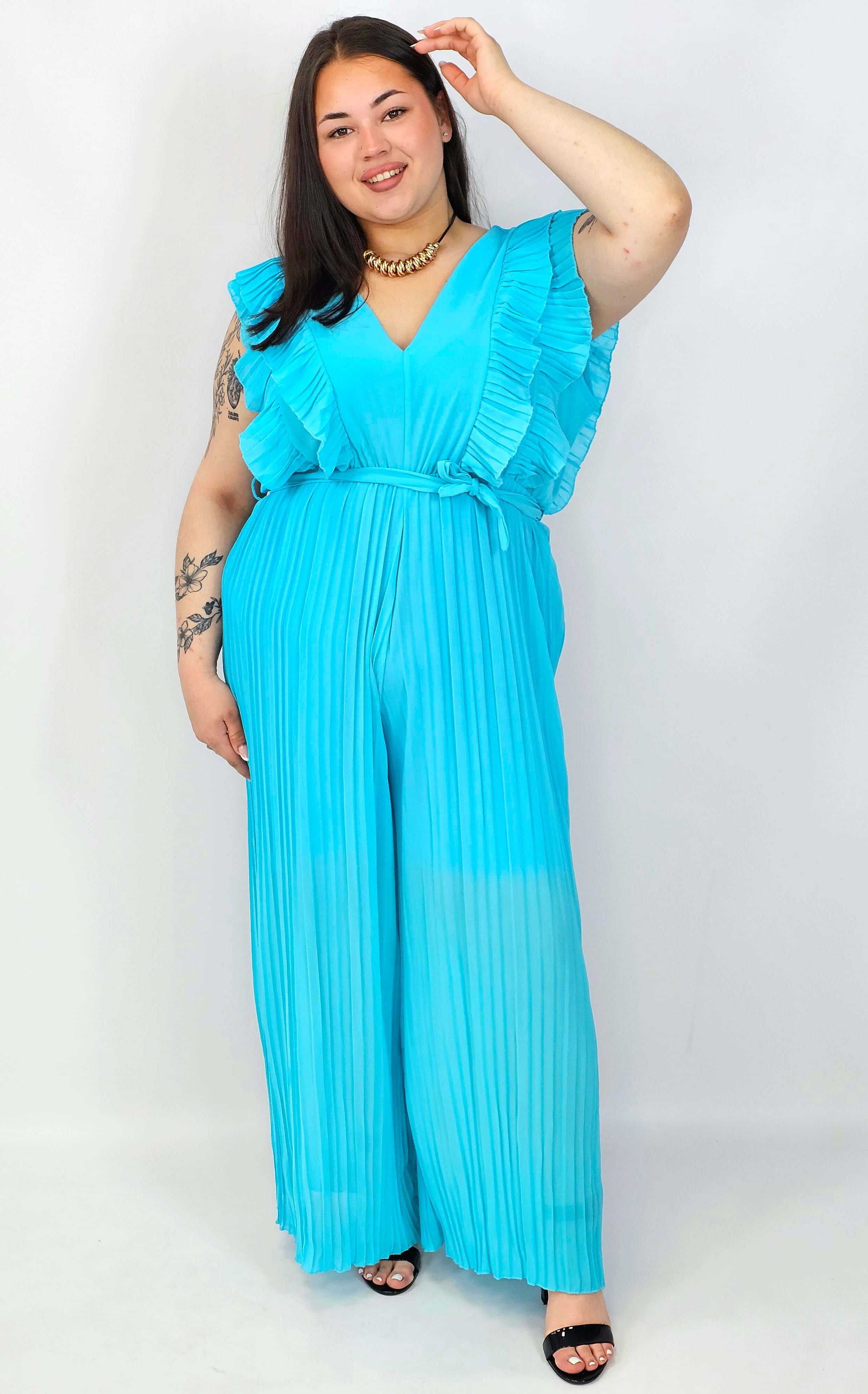 Kombinezon plus size VIP z plisowanymi nogawkami i efektownym dekoltem Stylowa XL