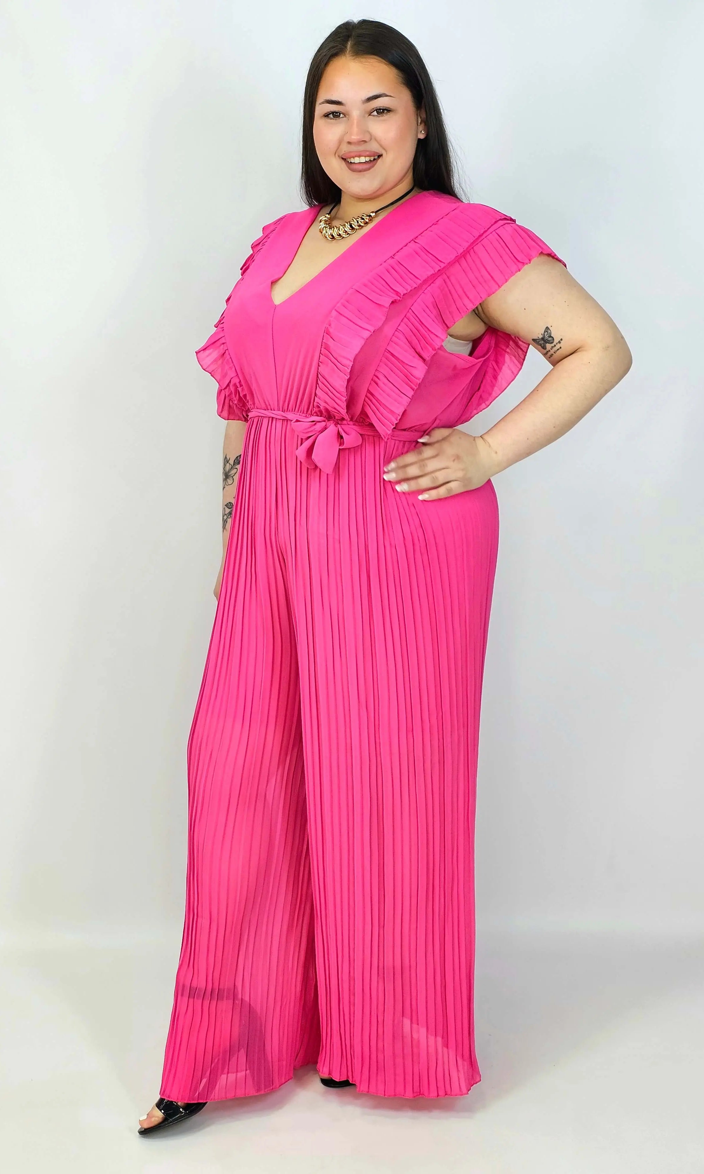 Kombinezon plus size VIP z plisowanymi nogawkami i efektownym dekoltem Stylowa XL