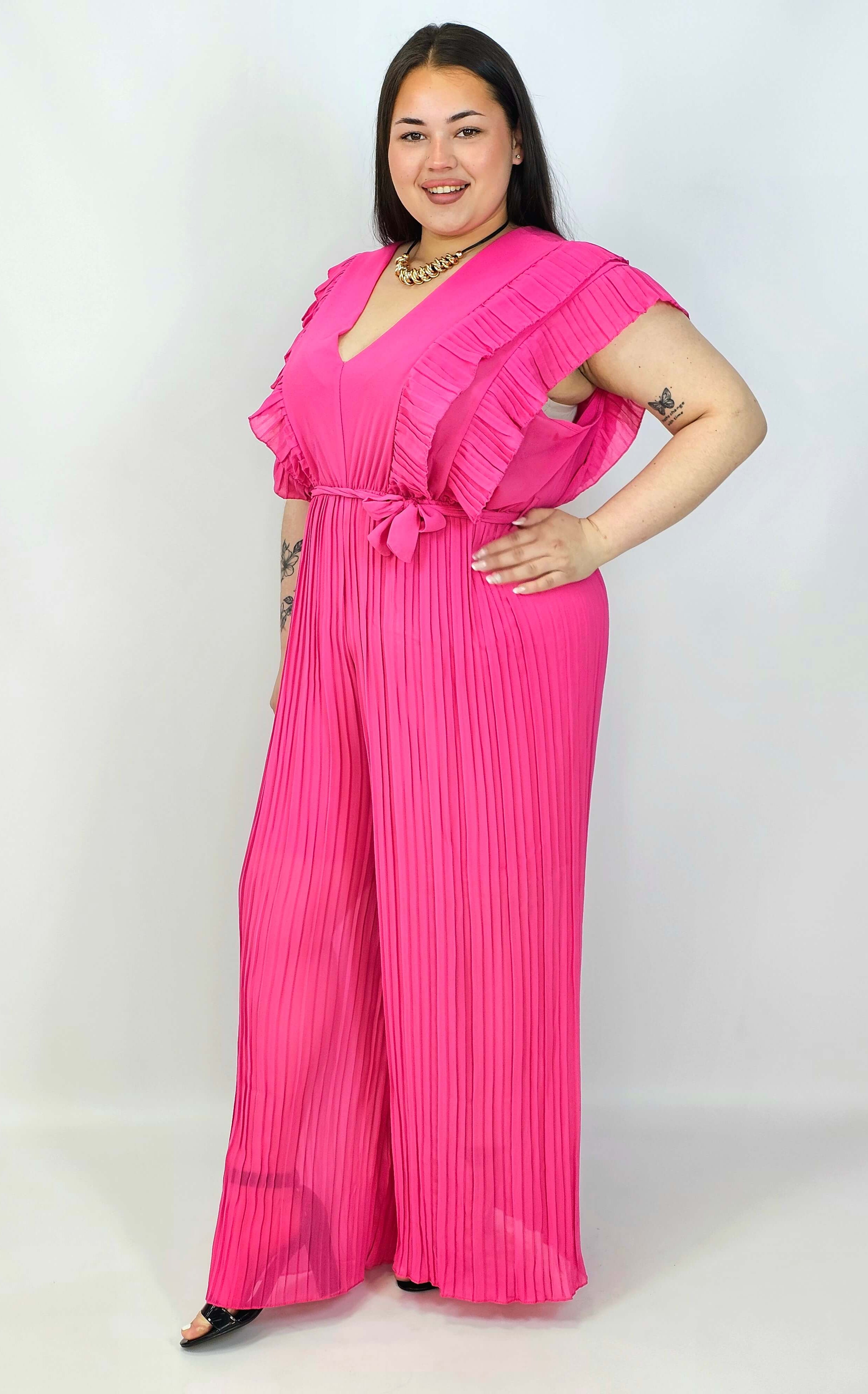 Kombinezon plus size VIP z plisowanymi nogawkami i efektownym dekoltem Stylowa XL