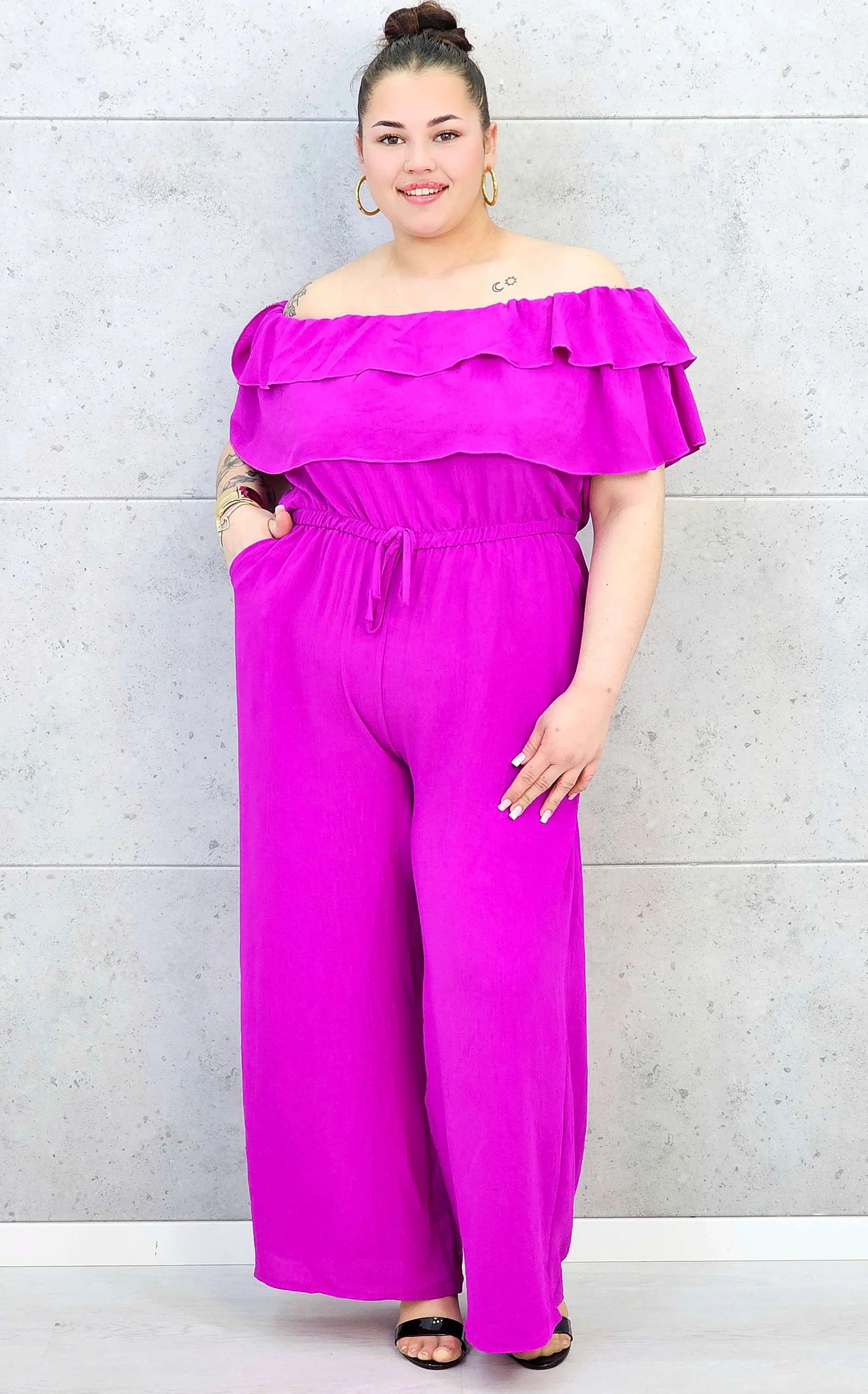 Kombinezon plus size –elegancki kombinezon z odkrytymi ramionami i szerokimi nogawkami Stylowa XL