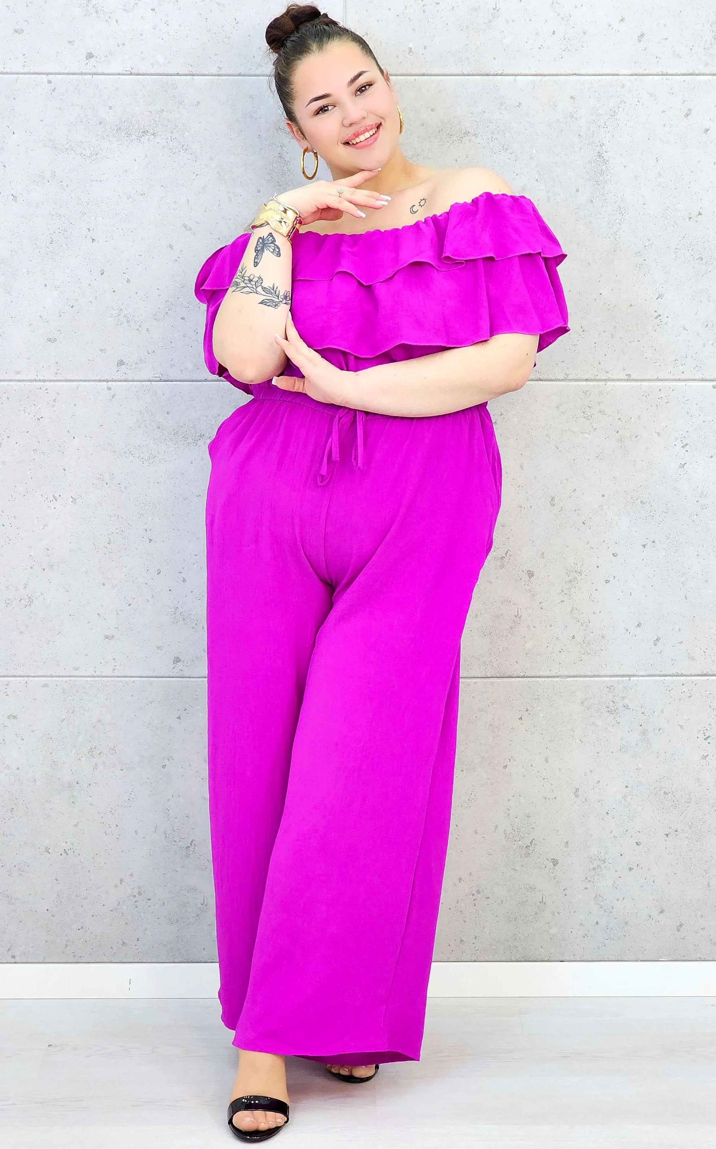 Kombinezon plus size –elegancki kombinezon z odkrytymi ramionami i szerokimi nogawkami Stylowa XL