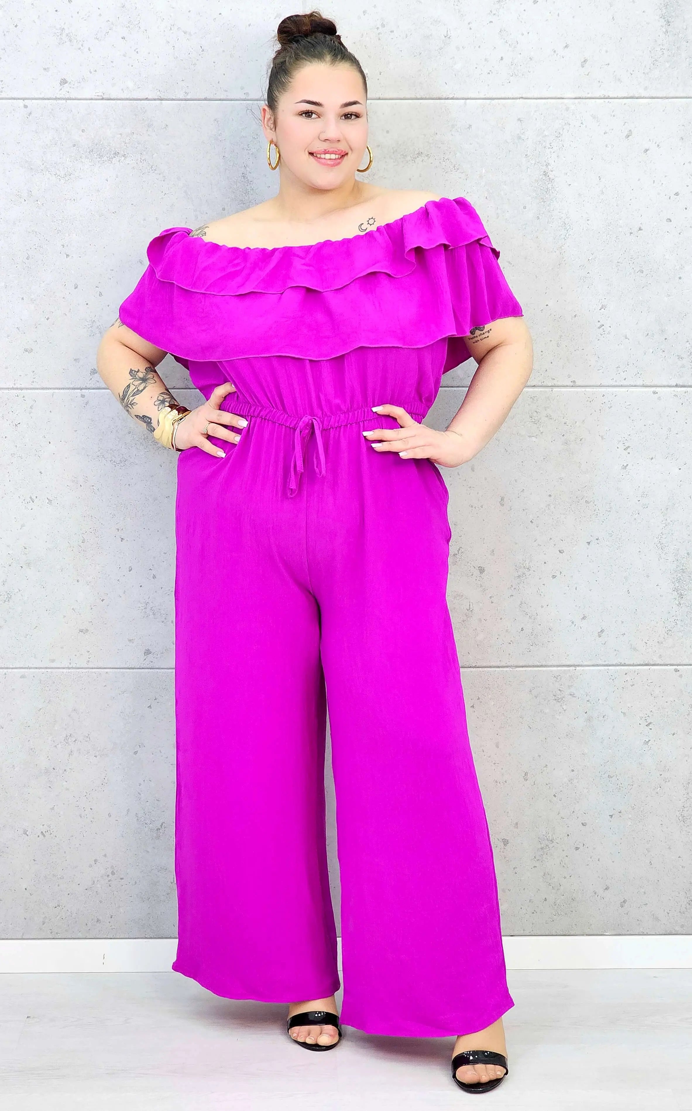 Kombinezon plus size –elegancki kombinezon z odkrytymi ramionami i szerokimi nogawkami Stylowa XL