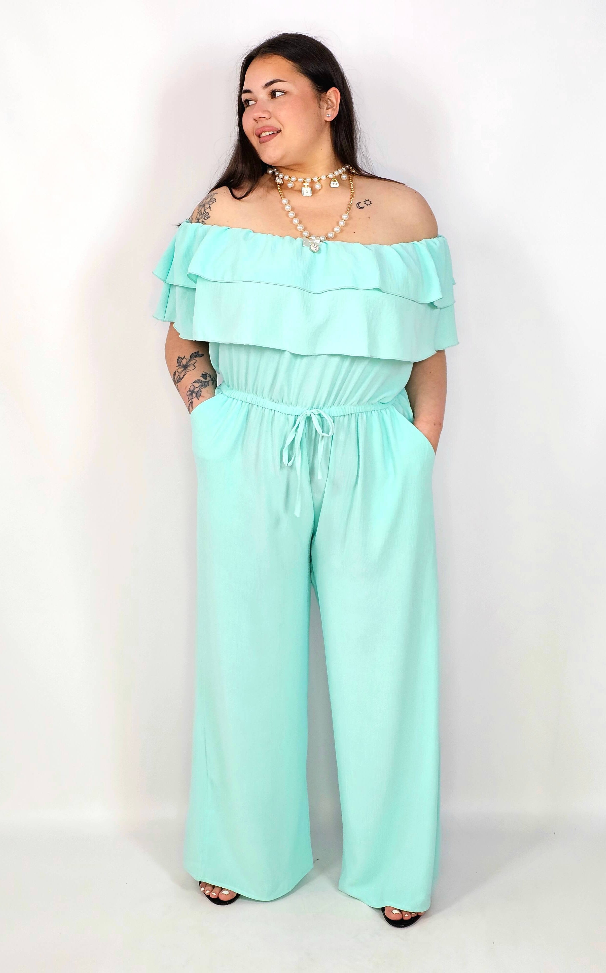 Kombinezon plus size –elegancki kombinezon z odkrytymi ramionami i szerokimi nogawkami Stylowa XL