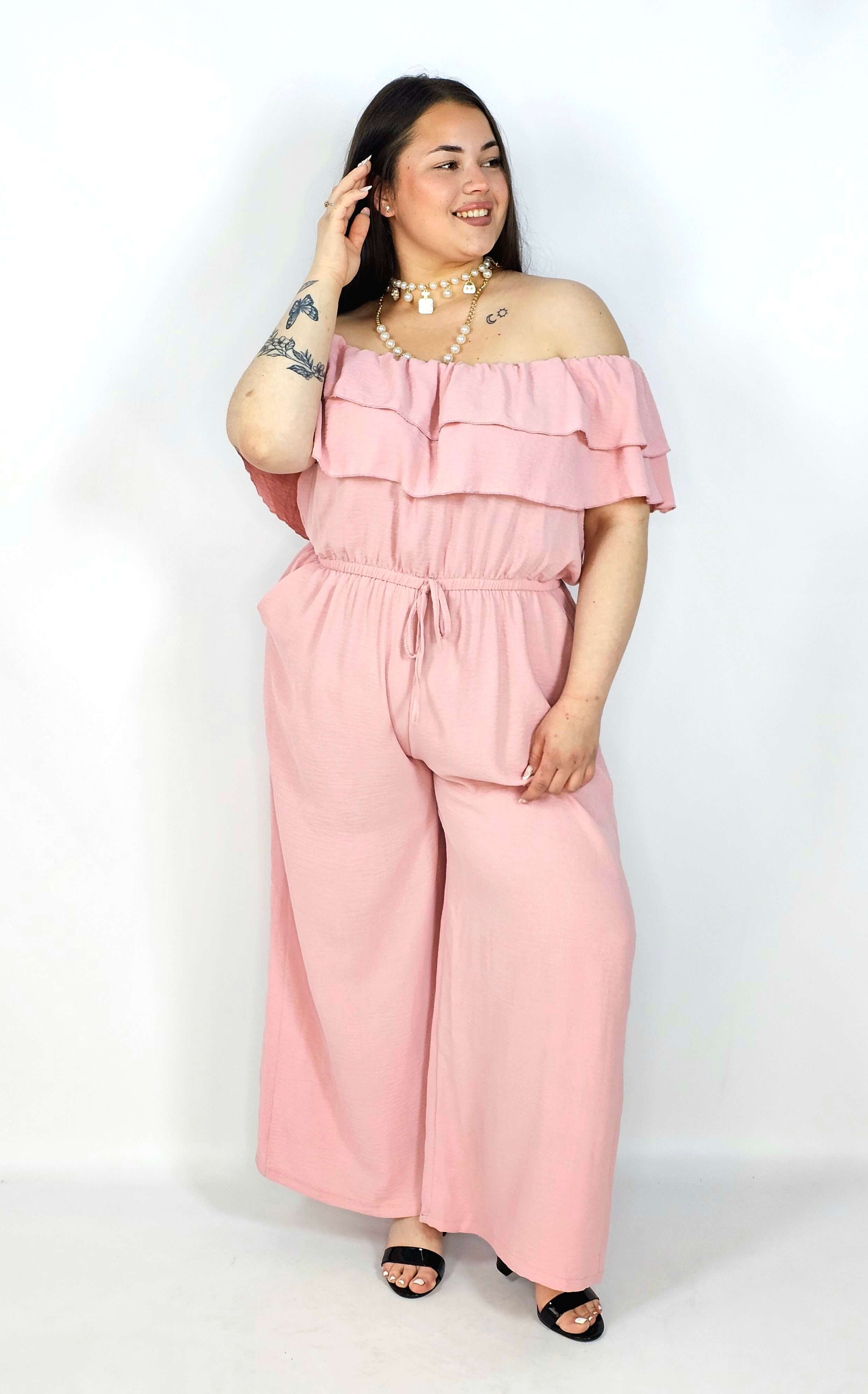 Kombinezon plus size –elegancki kombinezon z odkrytymi ramionami i szerokimi nogawkami Stylowa XL