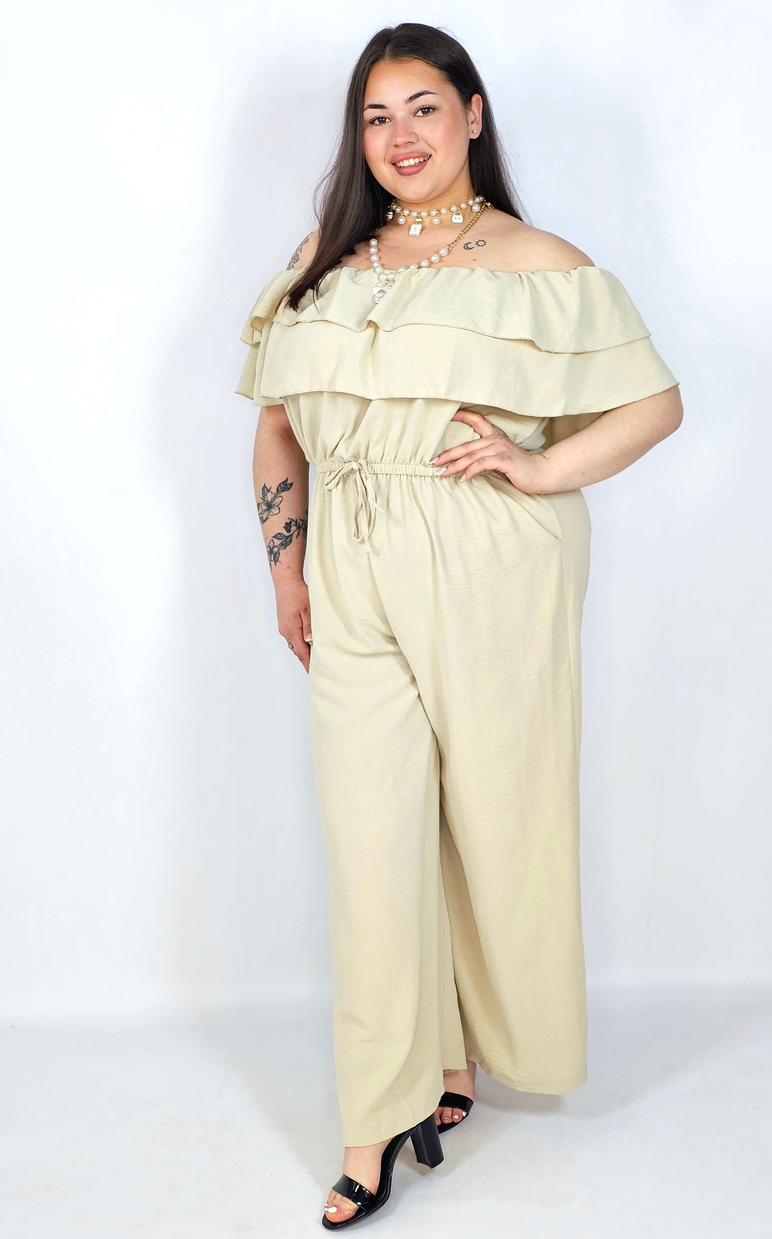 Kombinezon plus size –elegancki kombinezon z odkrytymi ramionami i szerokimi nogawkami Stylowa XL