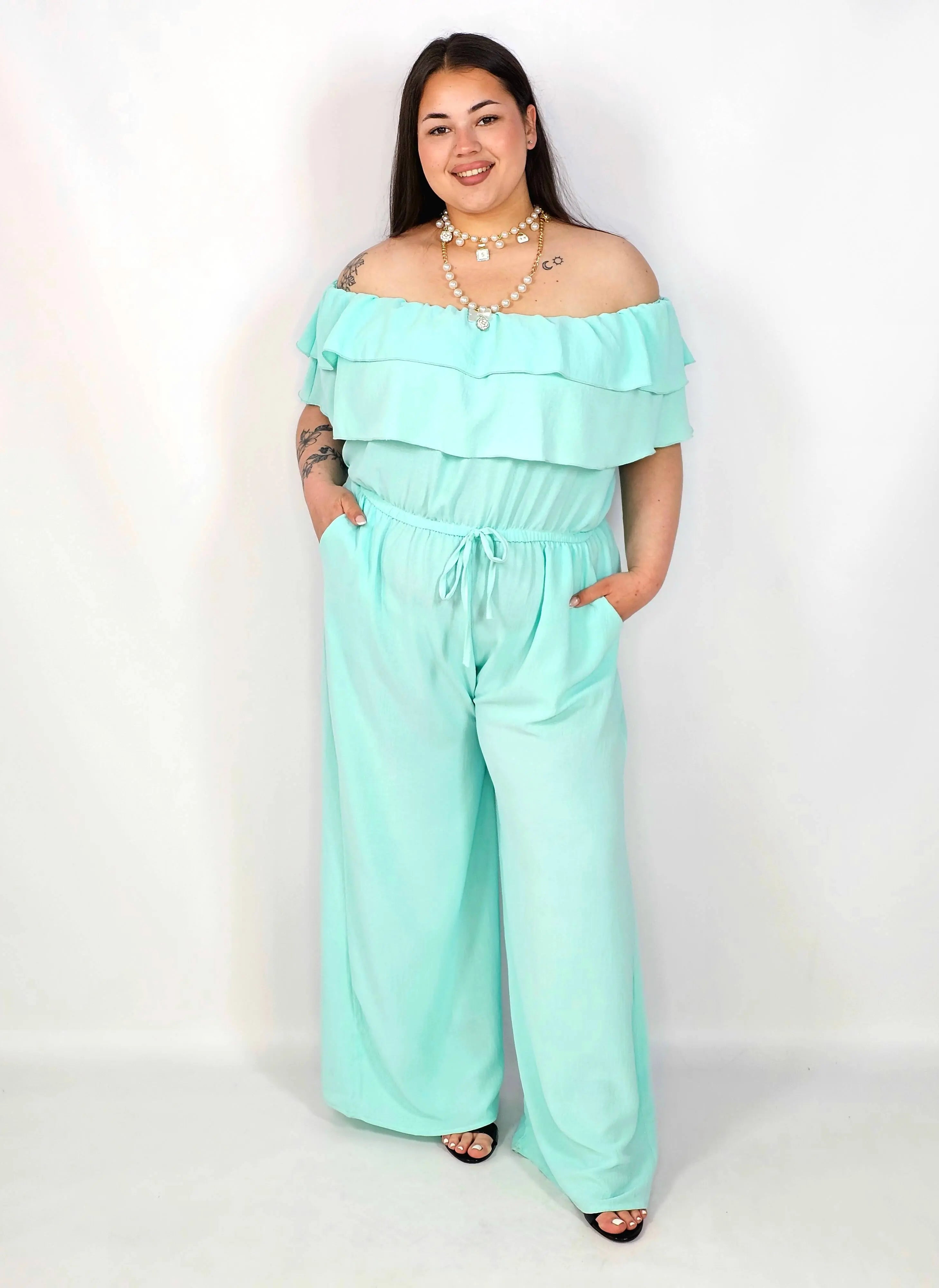 Kombinezon plus size –elegancki kombinezon z odkrytymi ramionami i szerokimi nogawkami Stylowa XL
