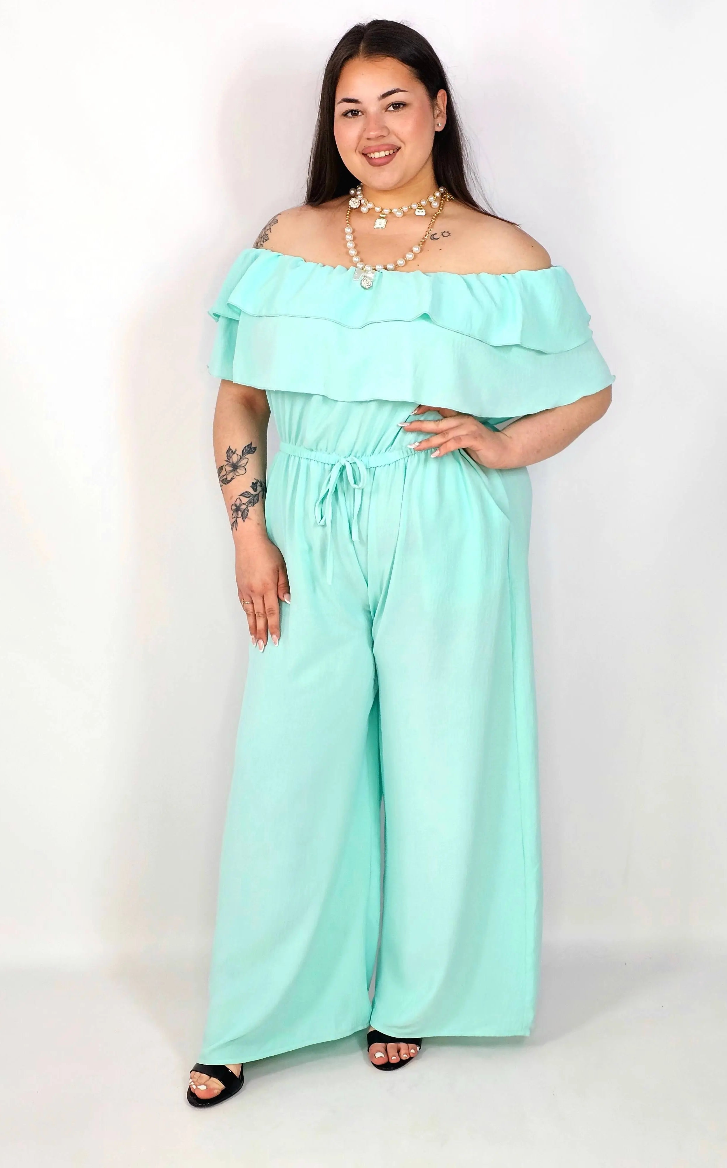 Kombinezon plus size –elegancki kombinezon z odkrytymi ramionami i szerokimi nogawkami Stylowa XL