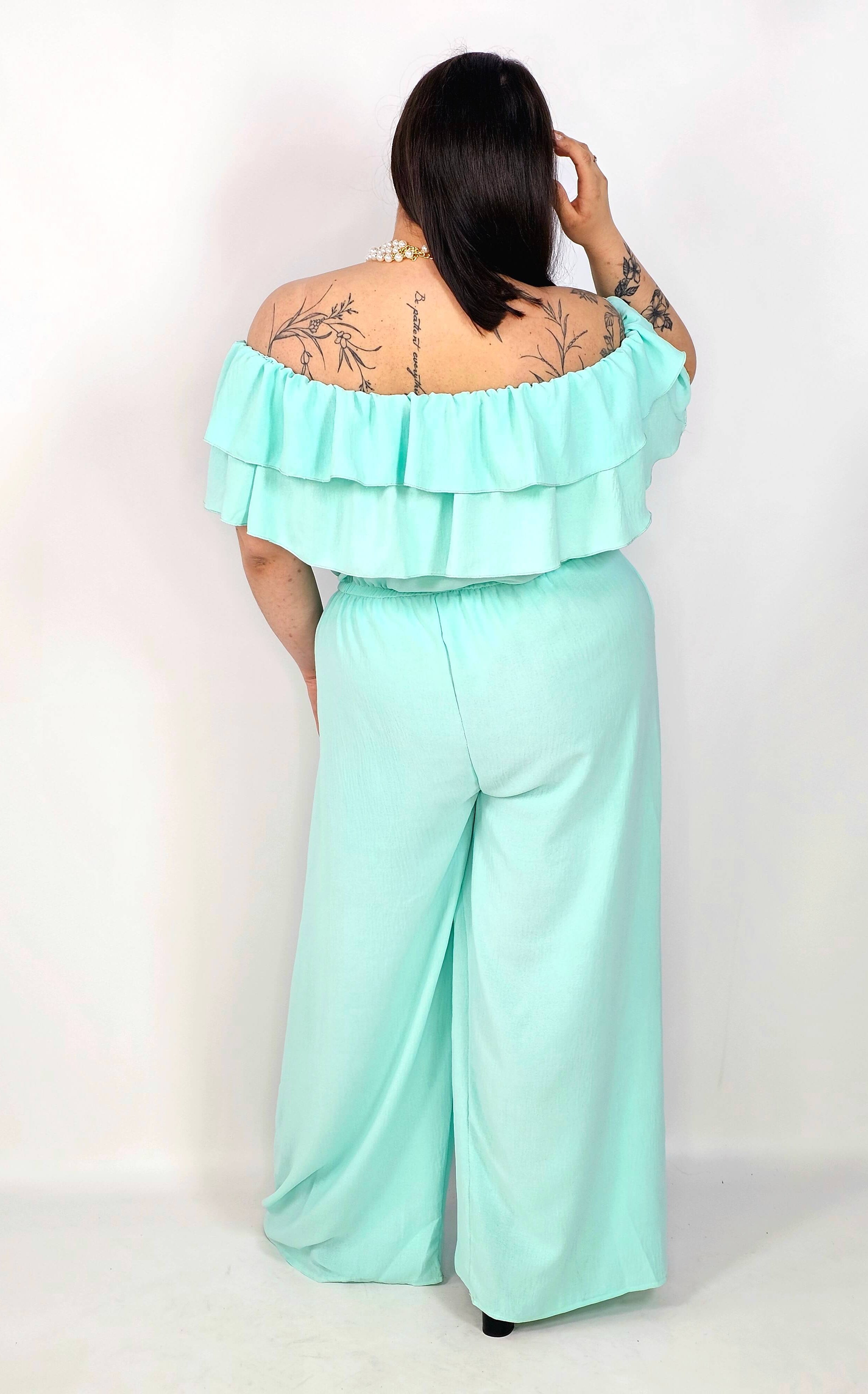 Kombinezon plus size –elegancki kombinezon z odkrytymi ramionami i szerokimi nogawkami Stylowa XL