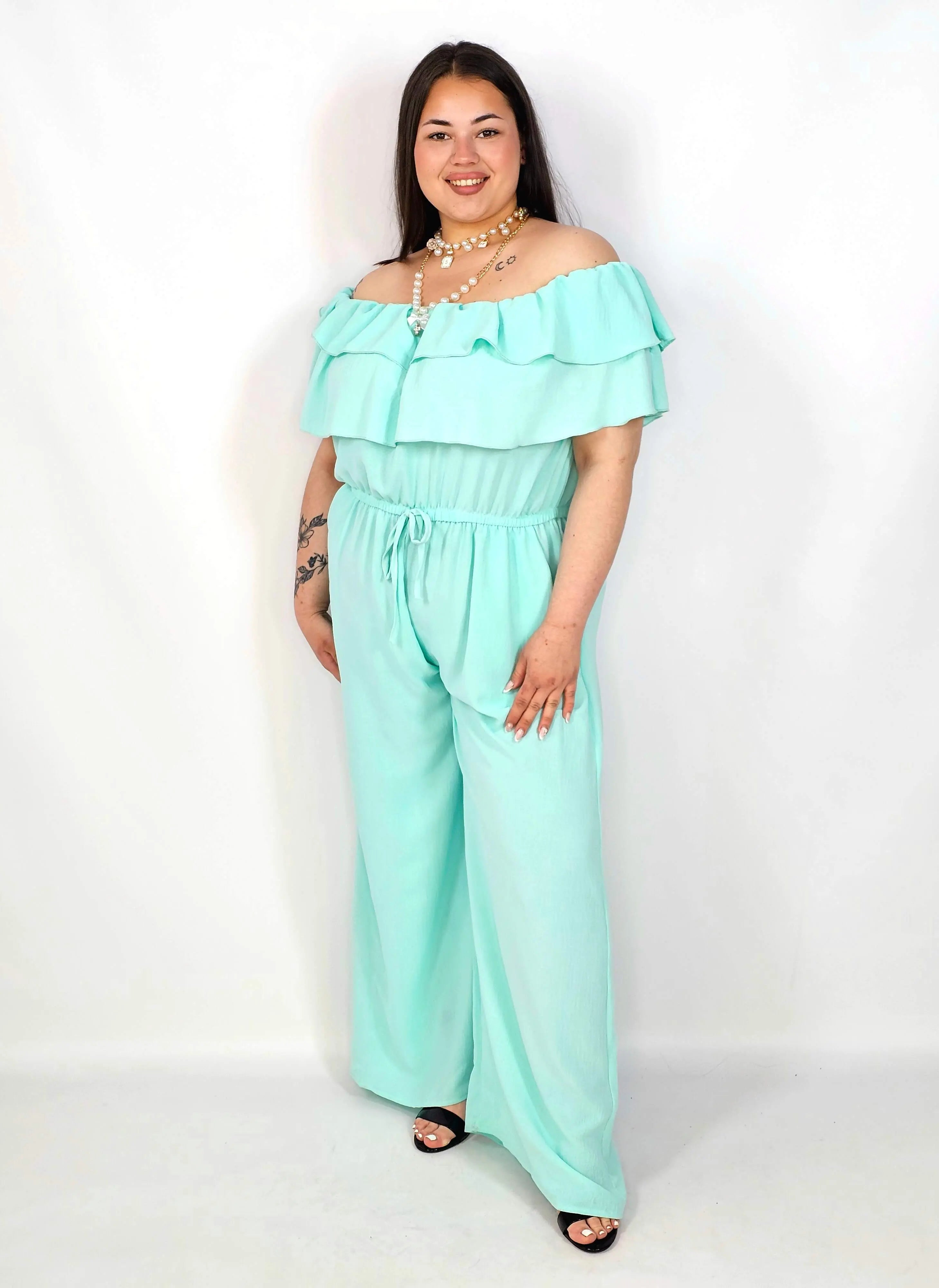 Kombinezon plus size –elegancki kombinezon z odkrytymi ramionami i szerokimi nogawkami Stylowa XL