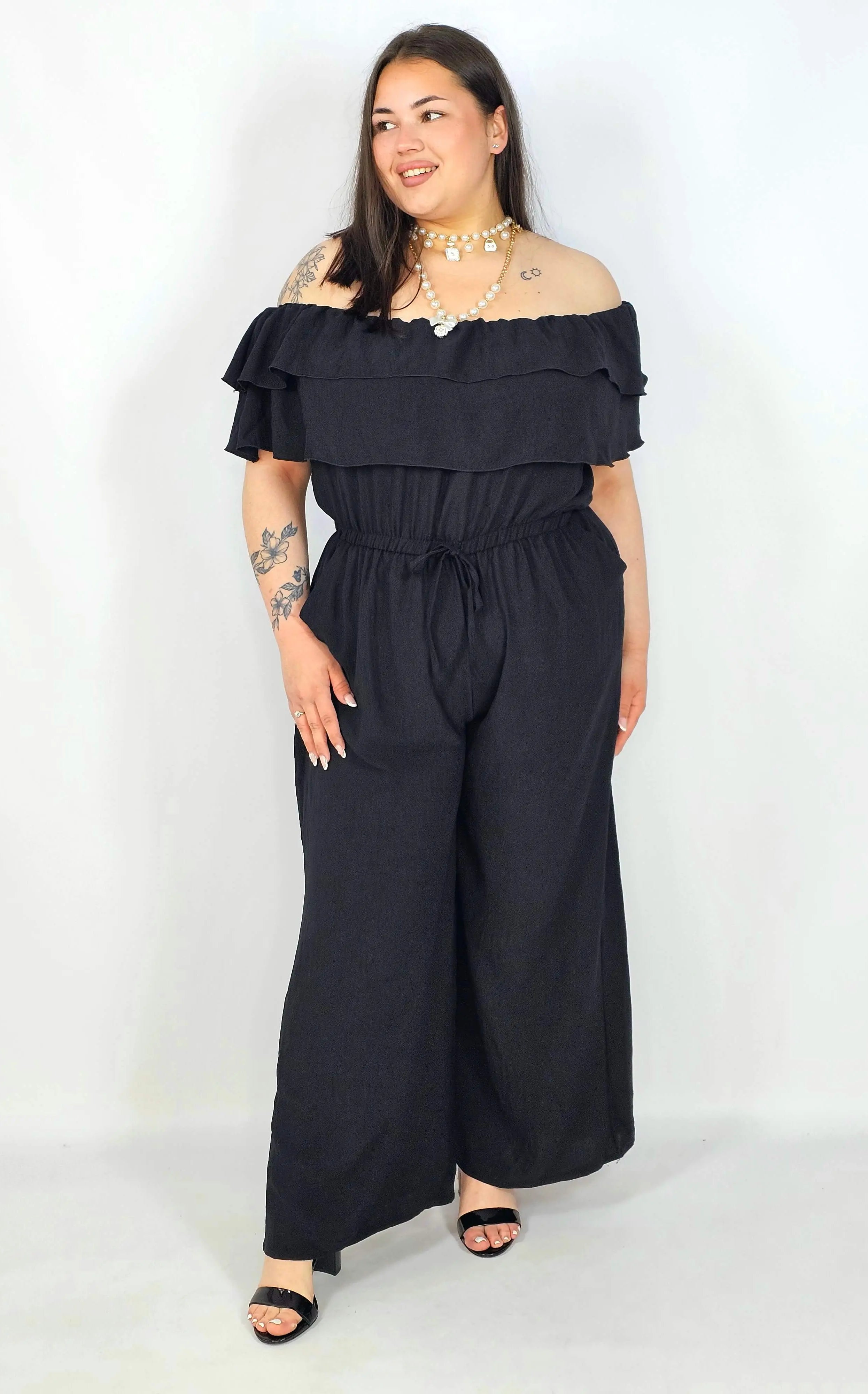 Kombinezon plus size –elegancki kombinezon z odkrytymi ramionami i szerokimi nogawkami Stylowa XL