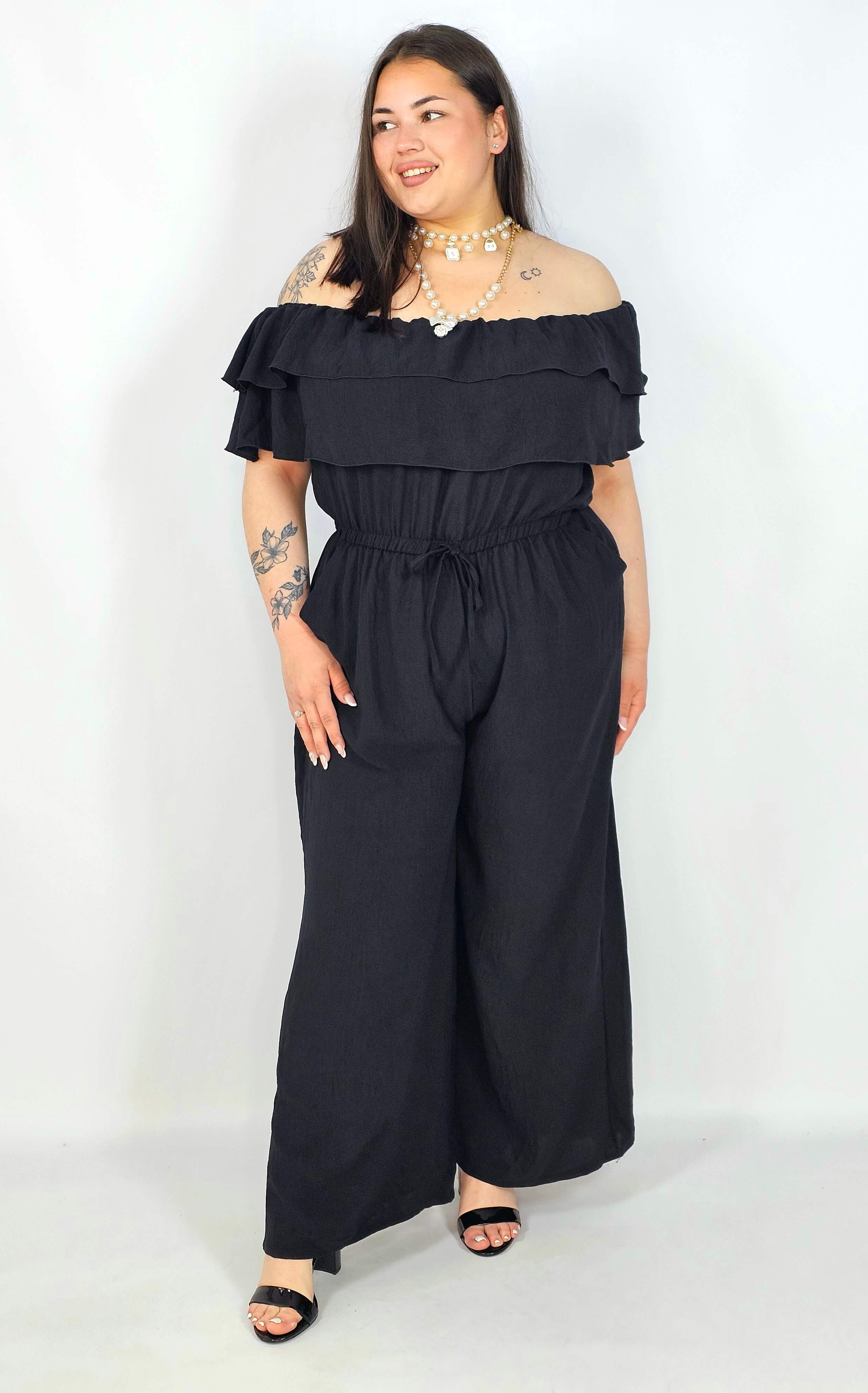 Kombinezon plus size –elegancki kombinezon z odkrytymi ramionami i szerokimi nogawkami Stylowa XL