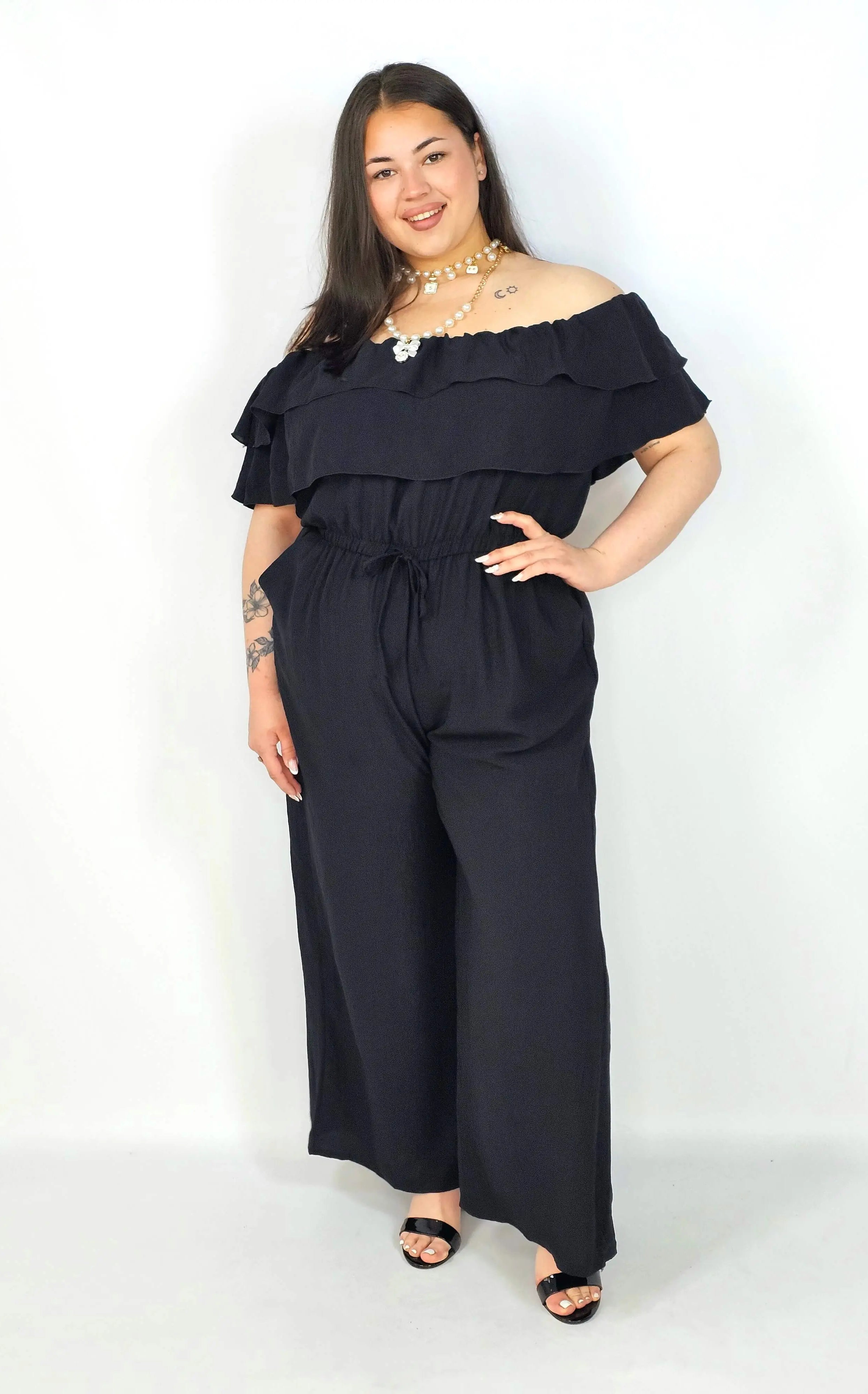 Kombinezon plus size –elegancki kombinezon z odkrytymi ramionami i szerokimi nogawkami Stylowa XL