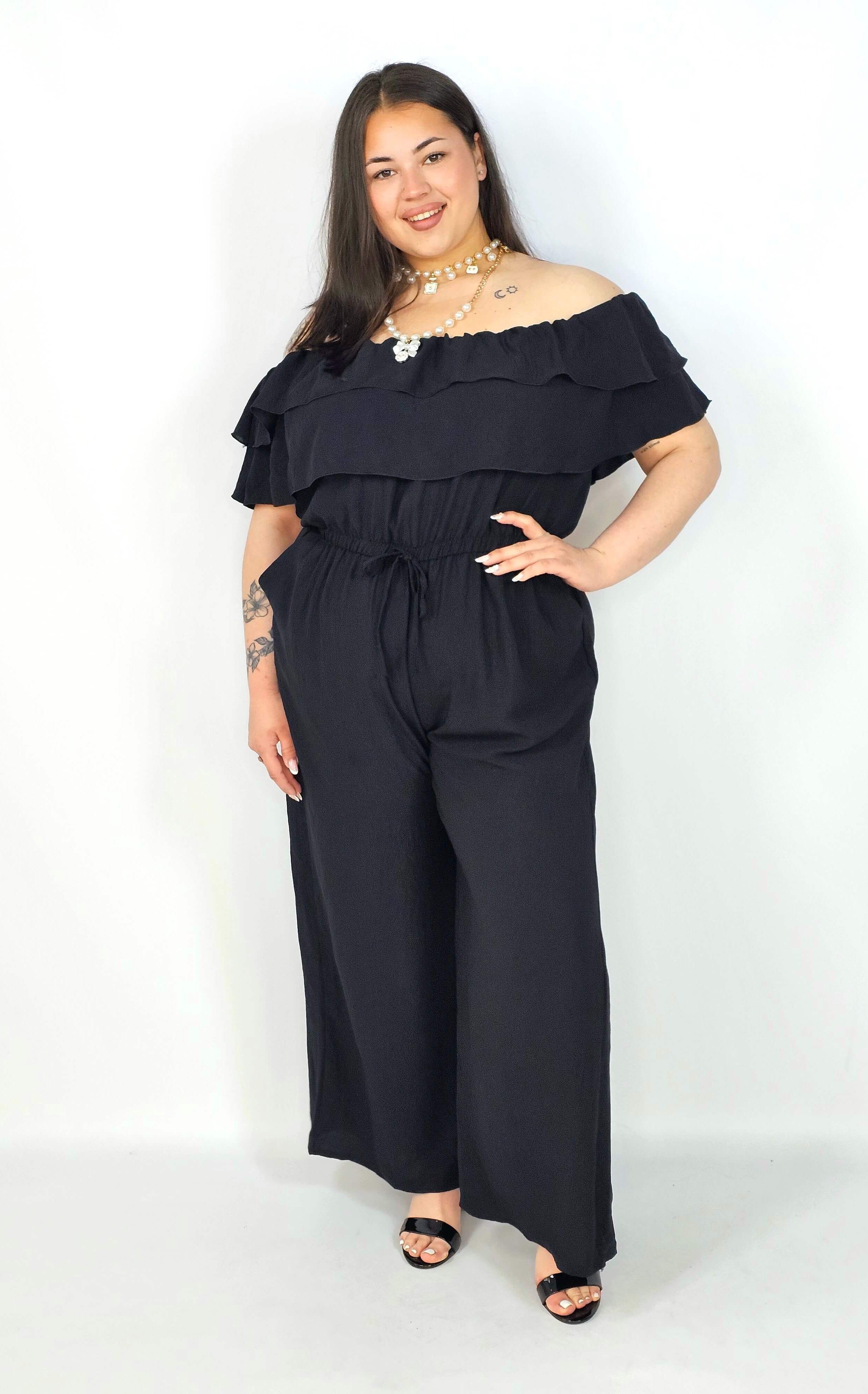 Kombinezon plus size –elegancki kombinezon z odkrytymi ramionami i szerokimi nogawkami Stylowa XL
