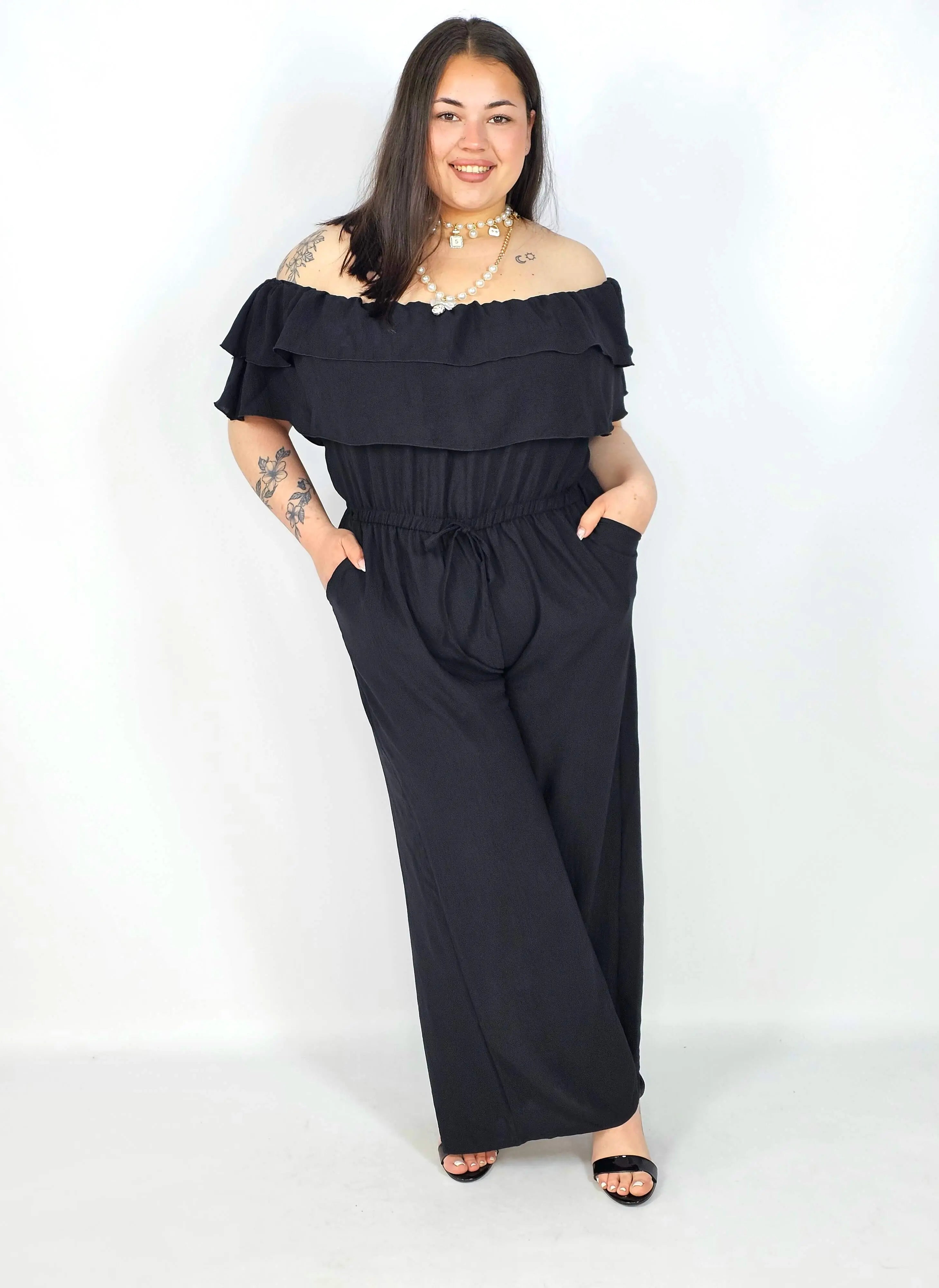 Kombinezon plus size –elegancki kombinezon z odkrytymi ramionami i szerokimi nogawkami Stylowa XL