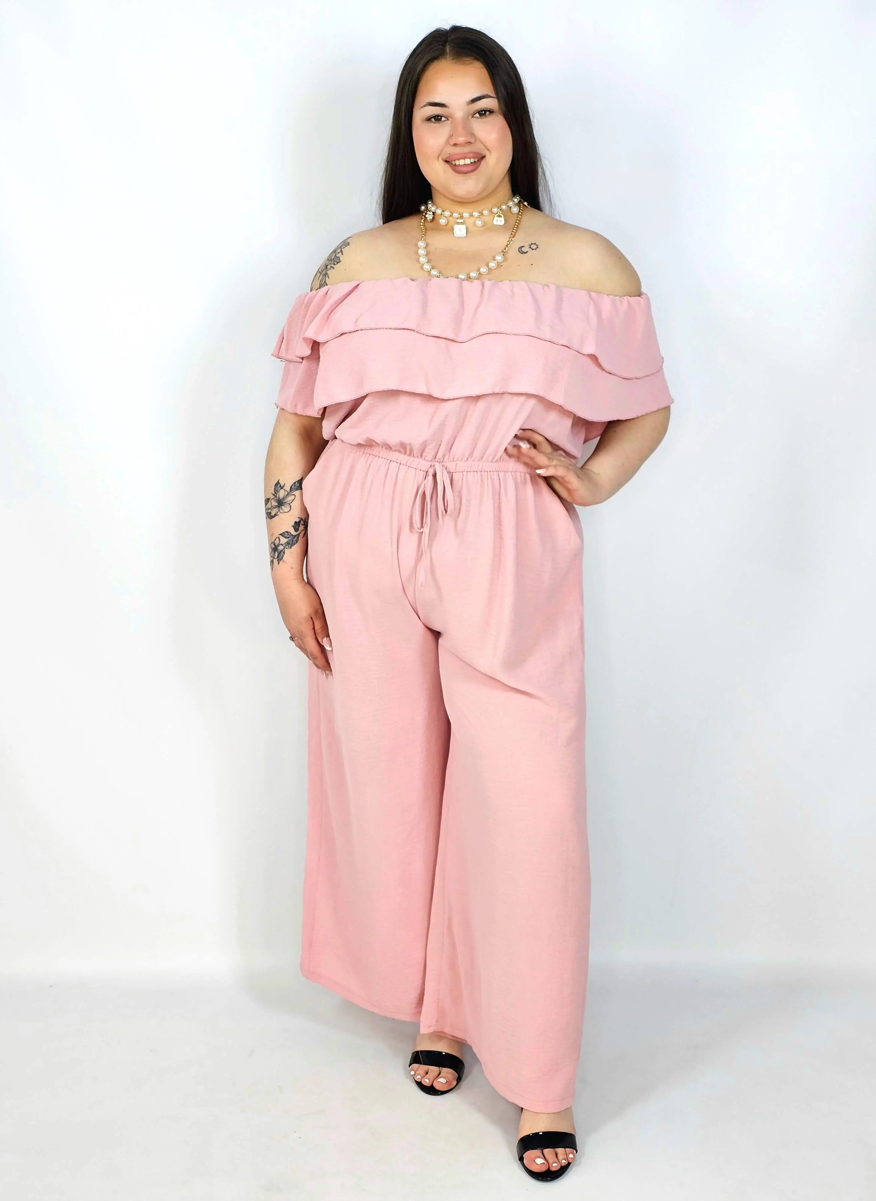 Kombinezon plus size –elegancki kombinezon z odkrytymi ramionami i szerokimi nogawkami Stylowa XL