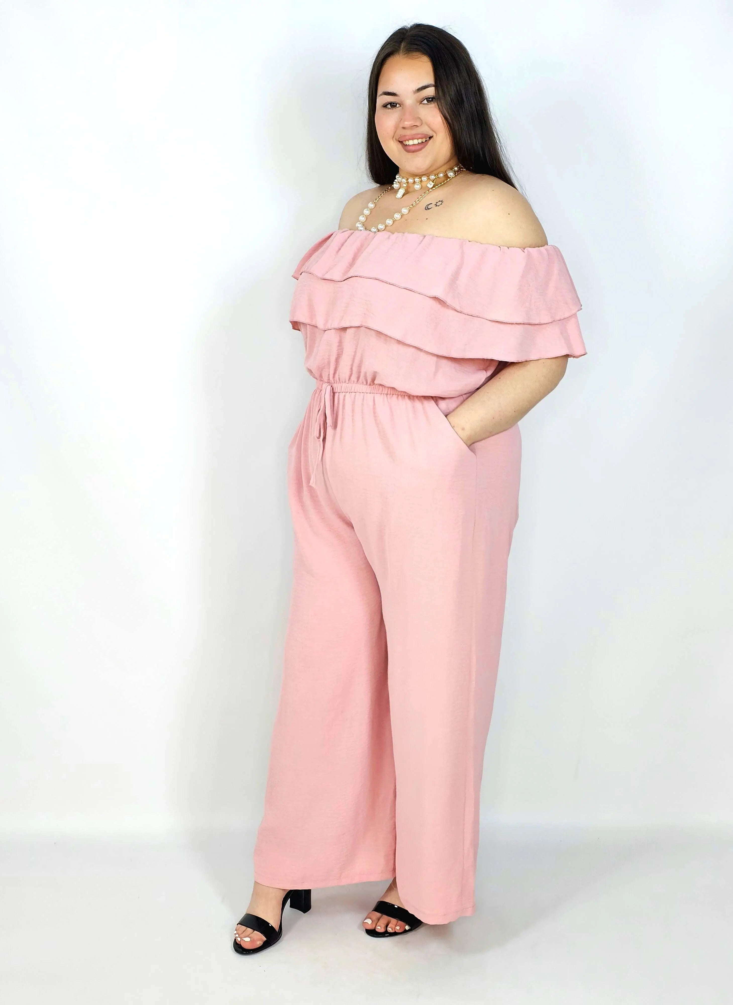 Kombinezon plus size –elegancki kombinezon z odkrytymi ramionami i szerokimi nogawkami Stylowa XL