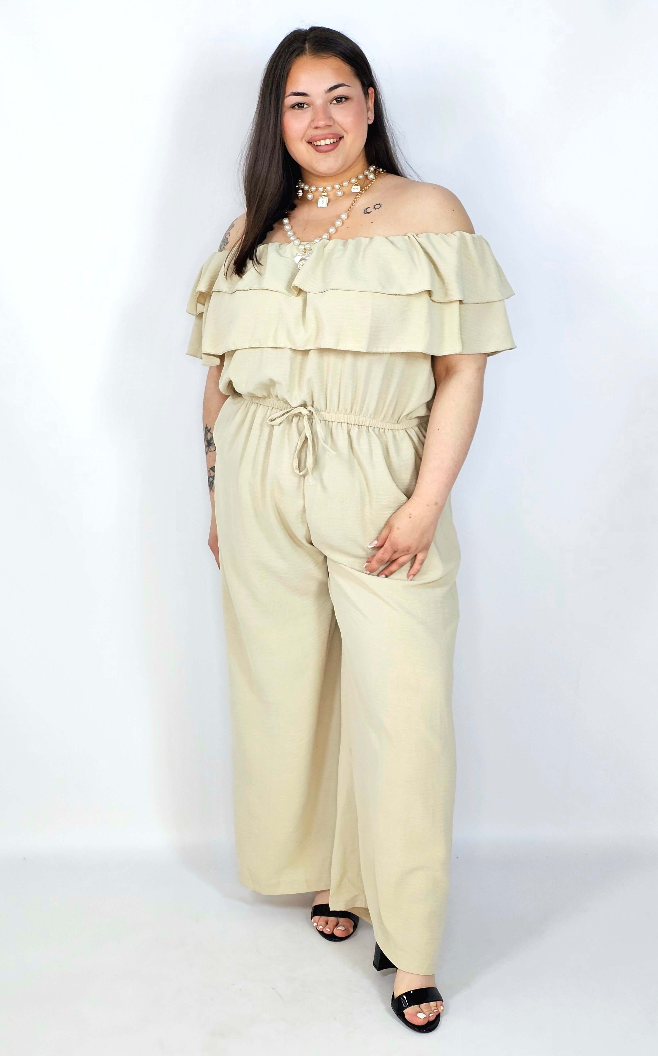 Kombinezon plus size –elegancki kombinezon z odkrytymi ramionami i szerokimi nogawkami Stylowa XL