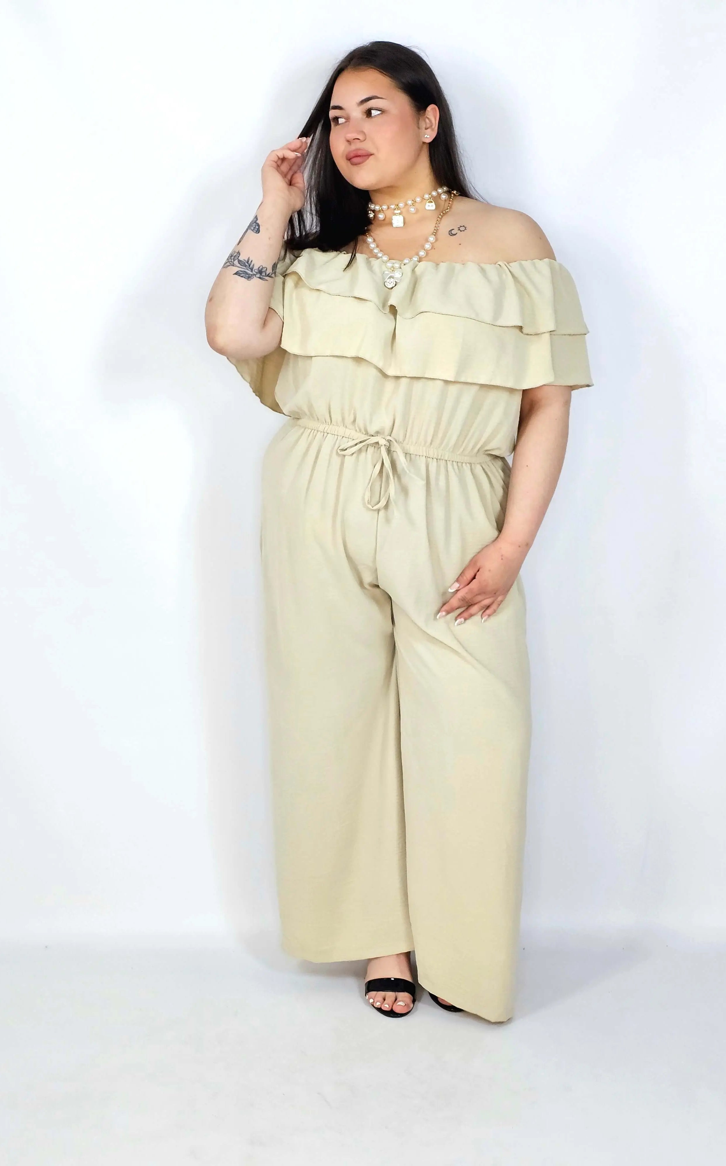 Kombinezon plus size –elegancki kombinezon z odkrytymi ramionami i szerokimi nogawkami Stylowa XL