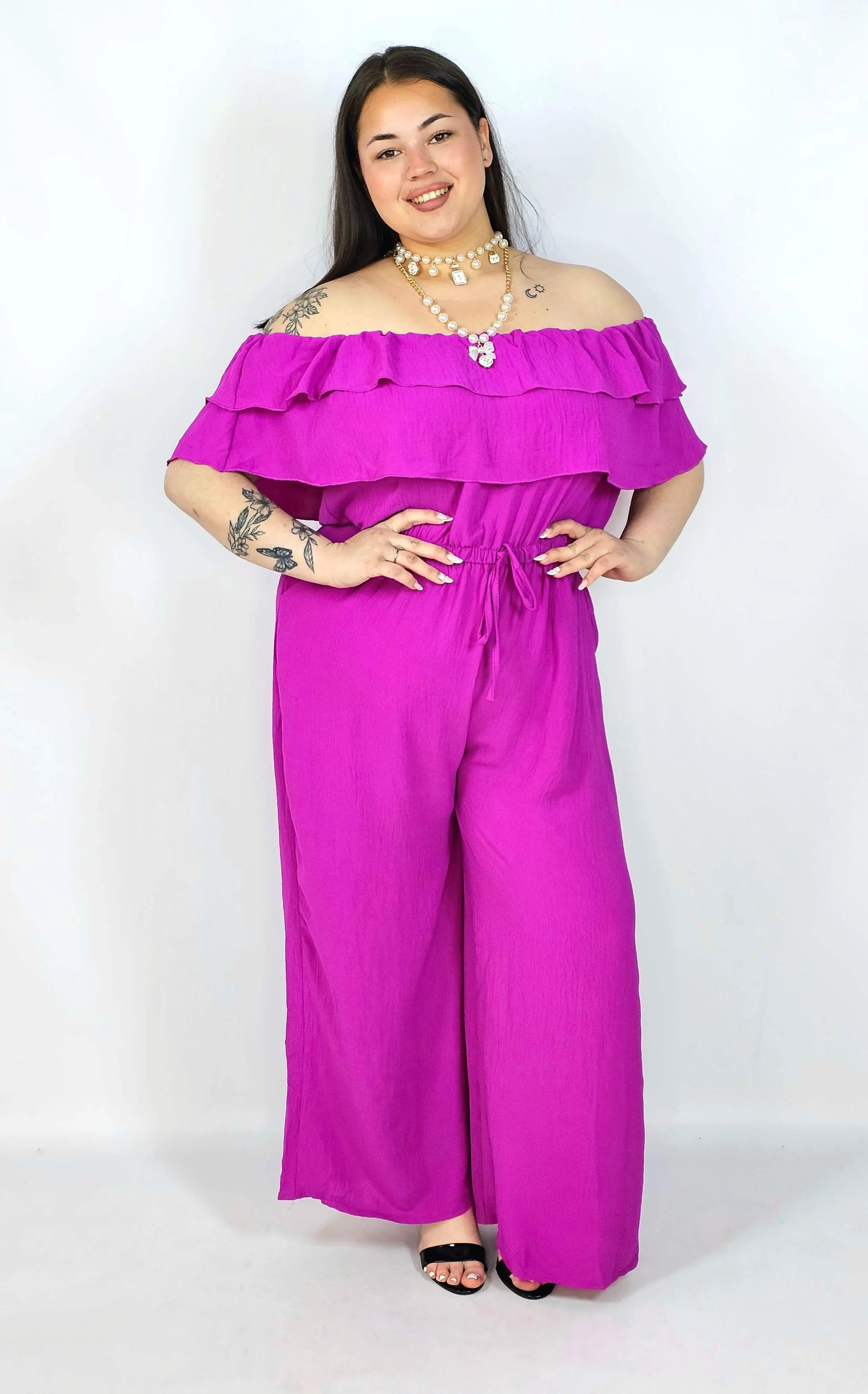Kombinezon plus size –elegancki kombinezon z odkrytymi ramionami i szerokimi nogawkami Stylowa XL