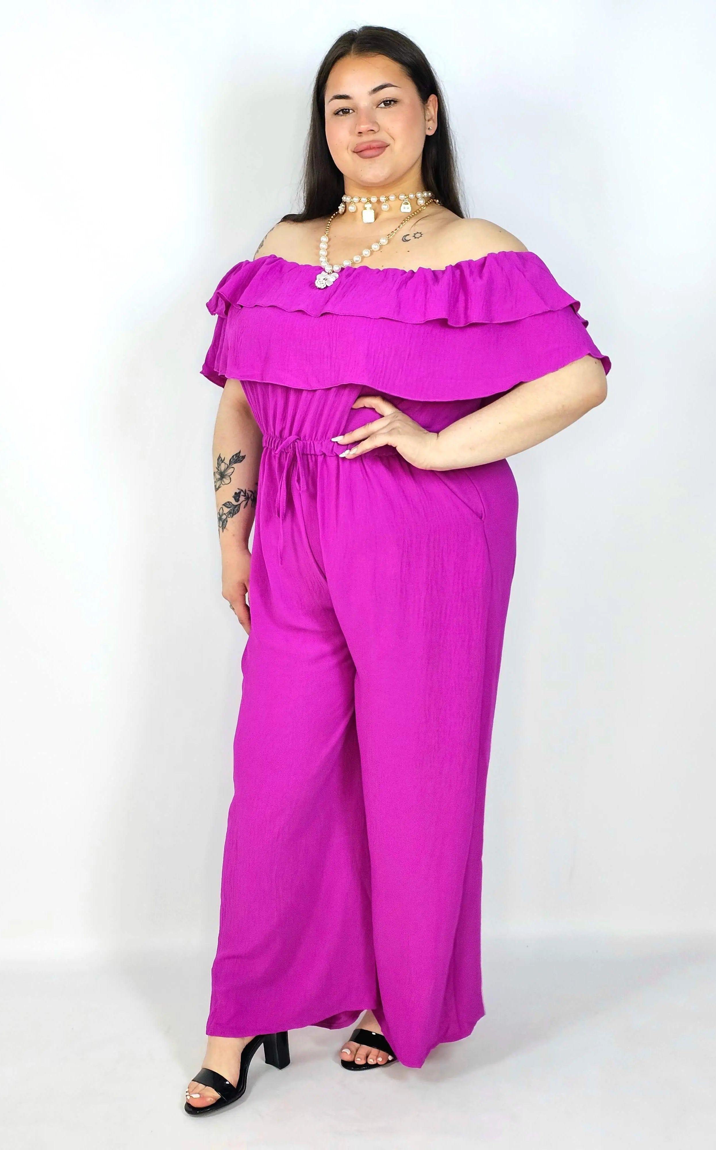 Kombinezon plus size –elegancki kombinezon z odkrytymi ramionami i szerokimi nogawkami Stylowa XL