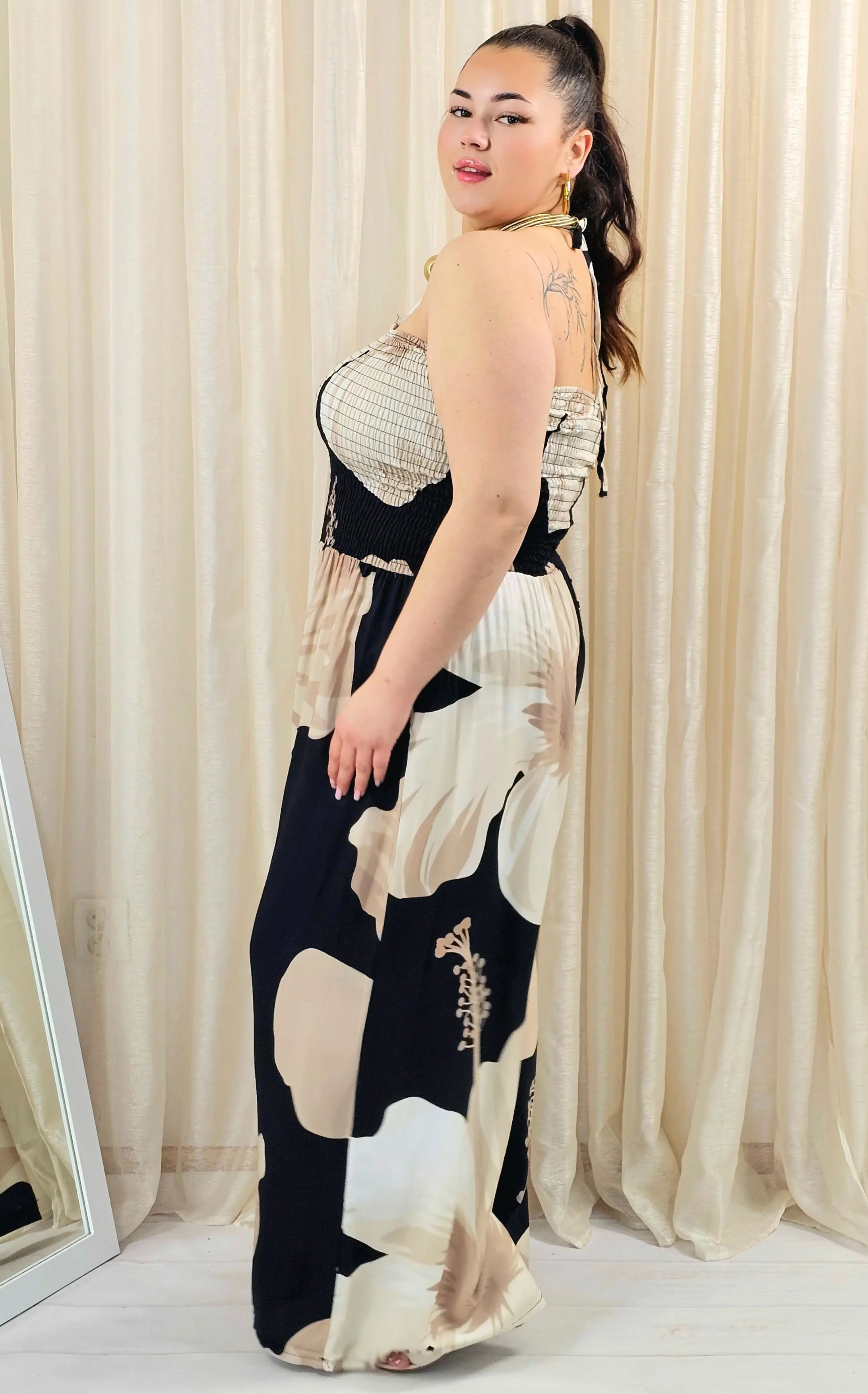 Kombinezon plus size bez ramiączek z kontrastowym wzorem Stylowa XL