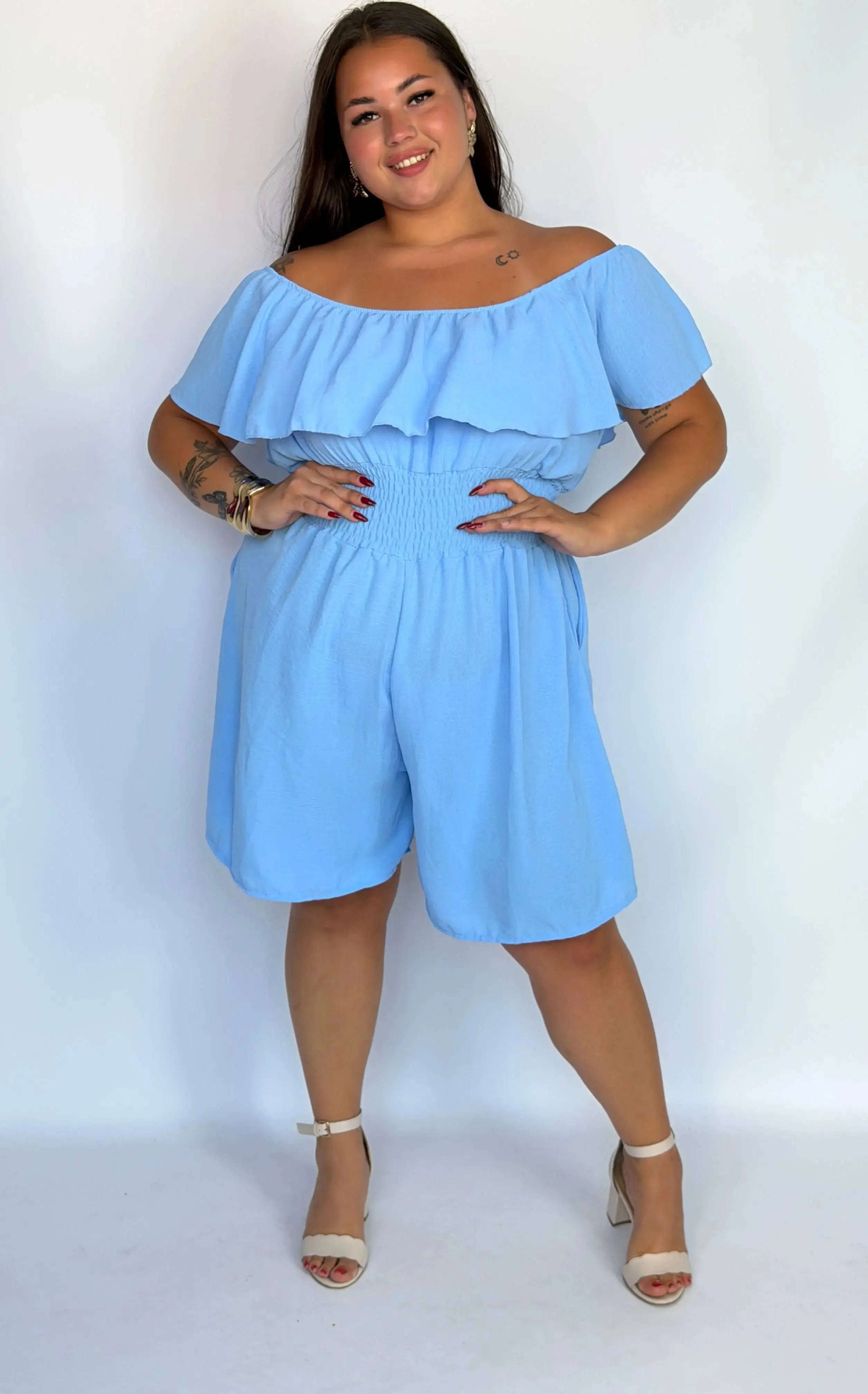 Kombinezon plus size damski – elegancki kombinezon XXL z falbaną Stylowa XL