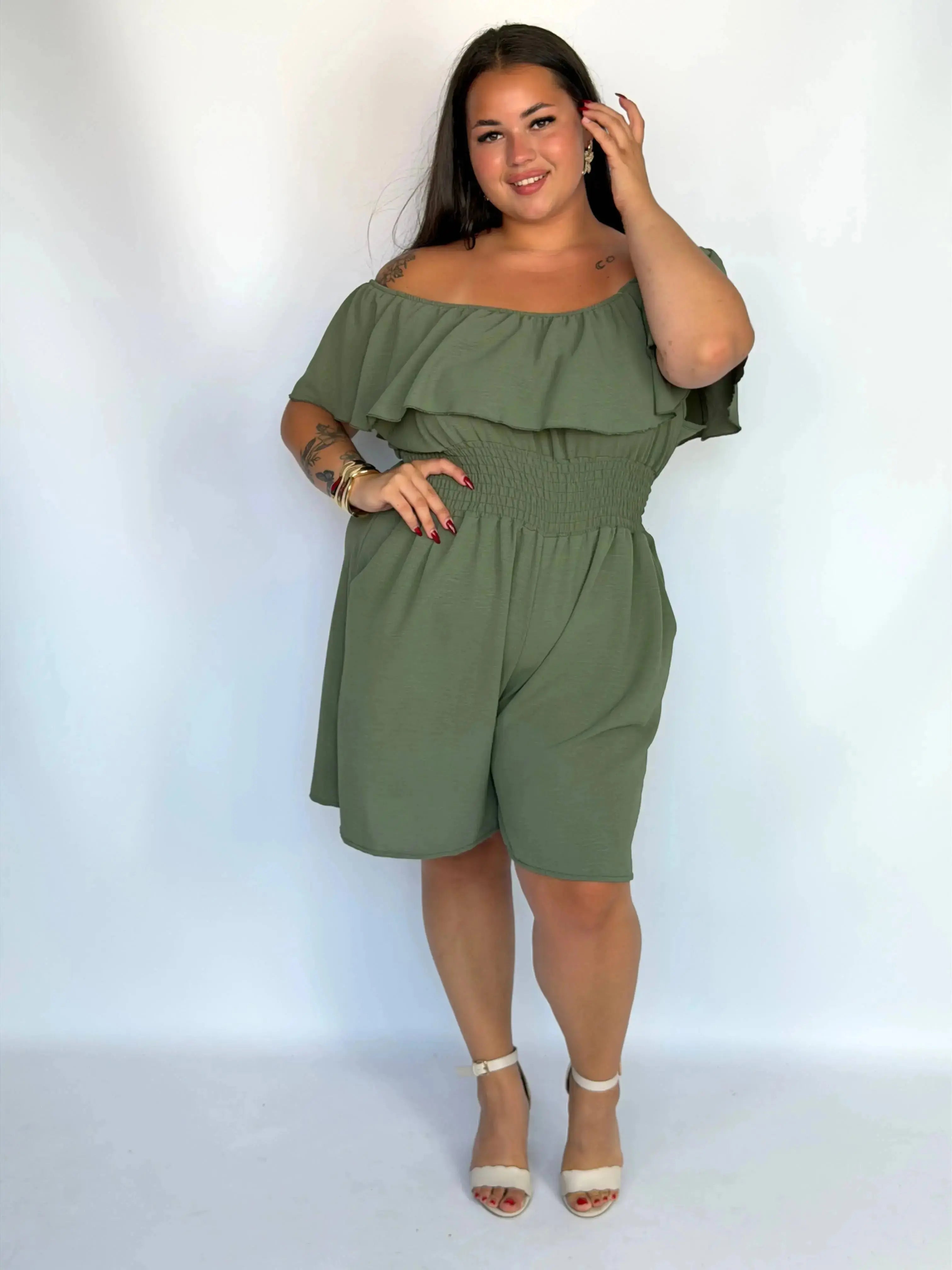 Kombinezon plus size damski – elegancki kombinezon XXL z falbaną Stylowa XL