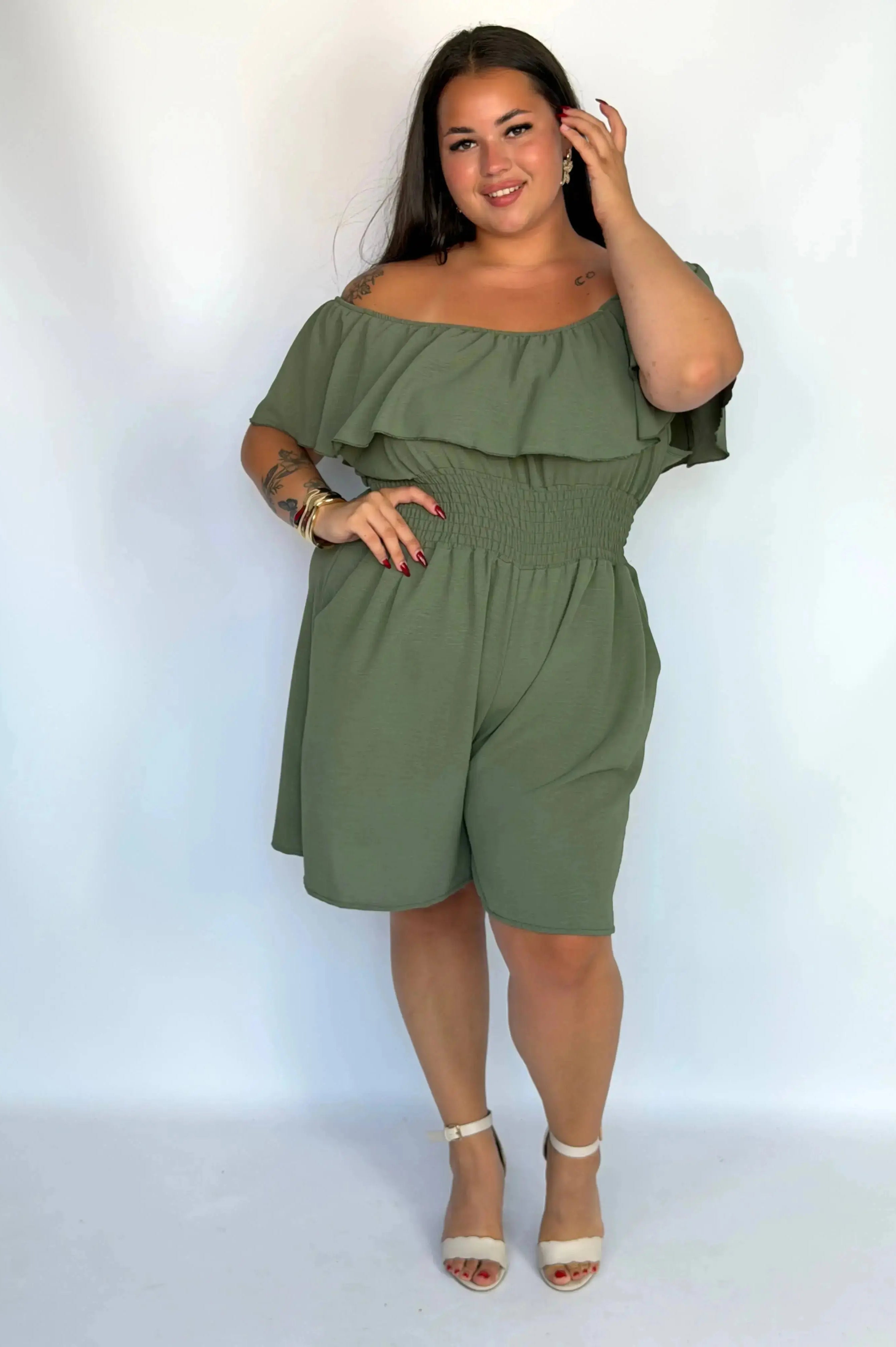 Kombinezon plus size damski – elegancki kombinezon XXL z falbaną Stylowa XL