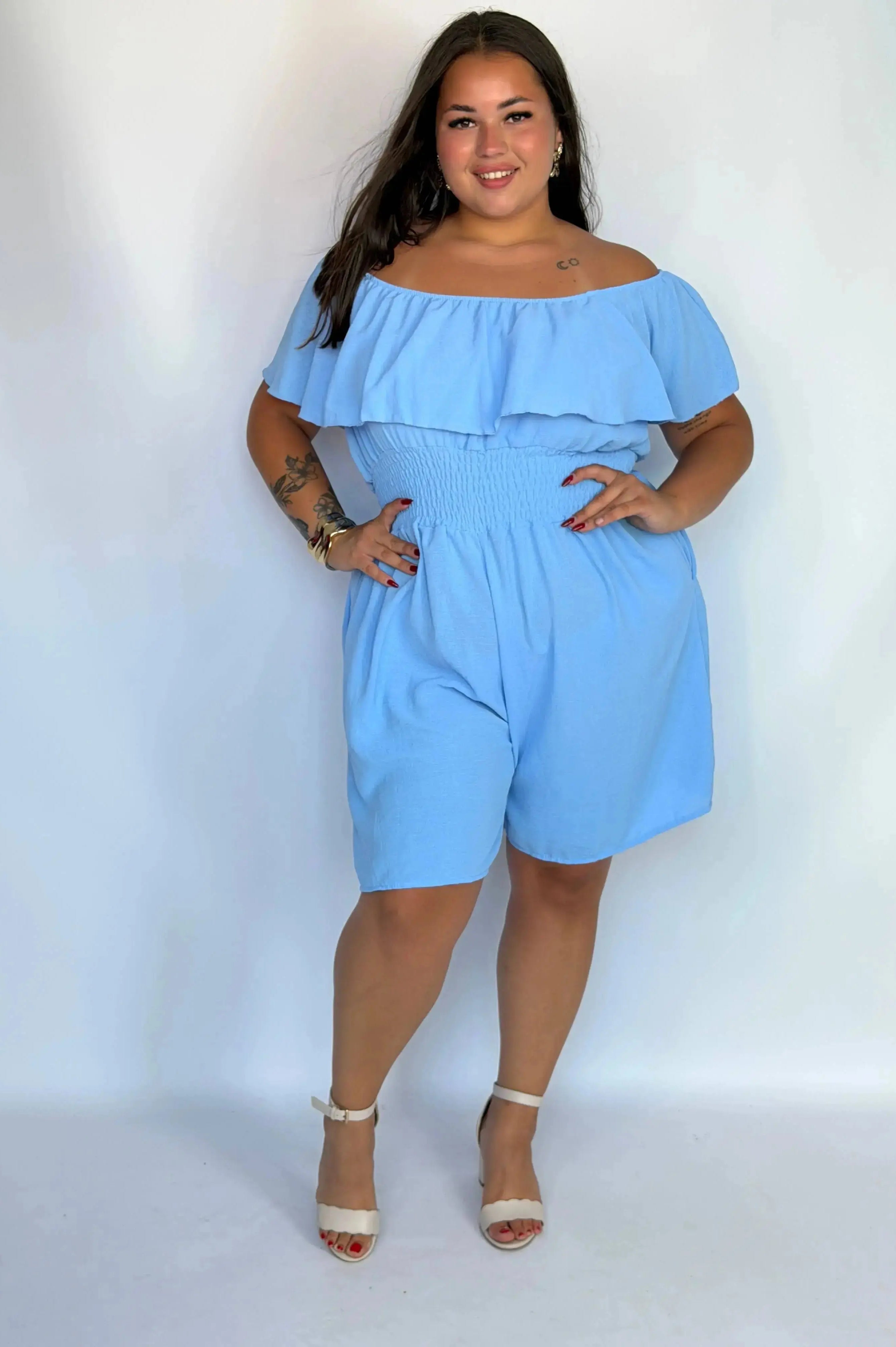 Kombinezon plus size damski – elegancki kombinezon XXL z falbaną Stylowa XL
