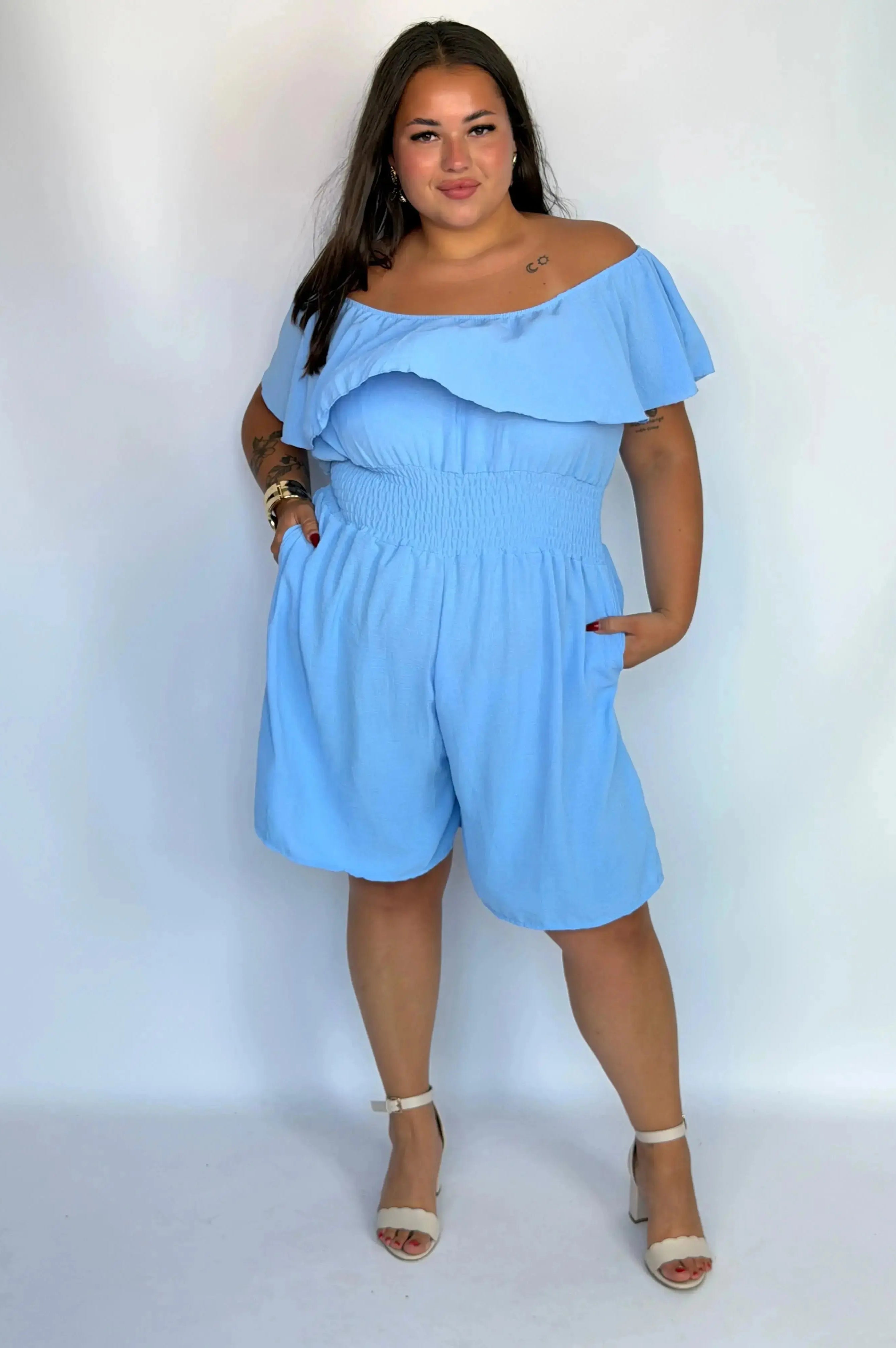 Kombinezon plus size damski – elegancki kombinezon XXL z falbaną Stylowa XL