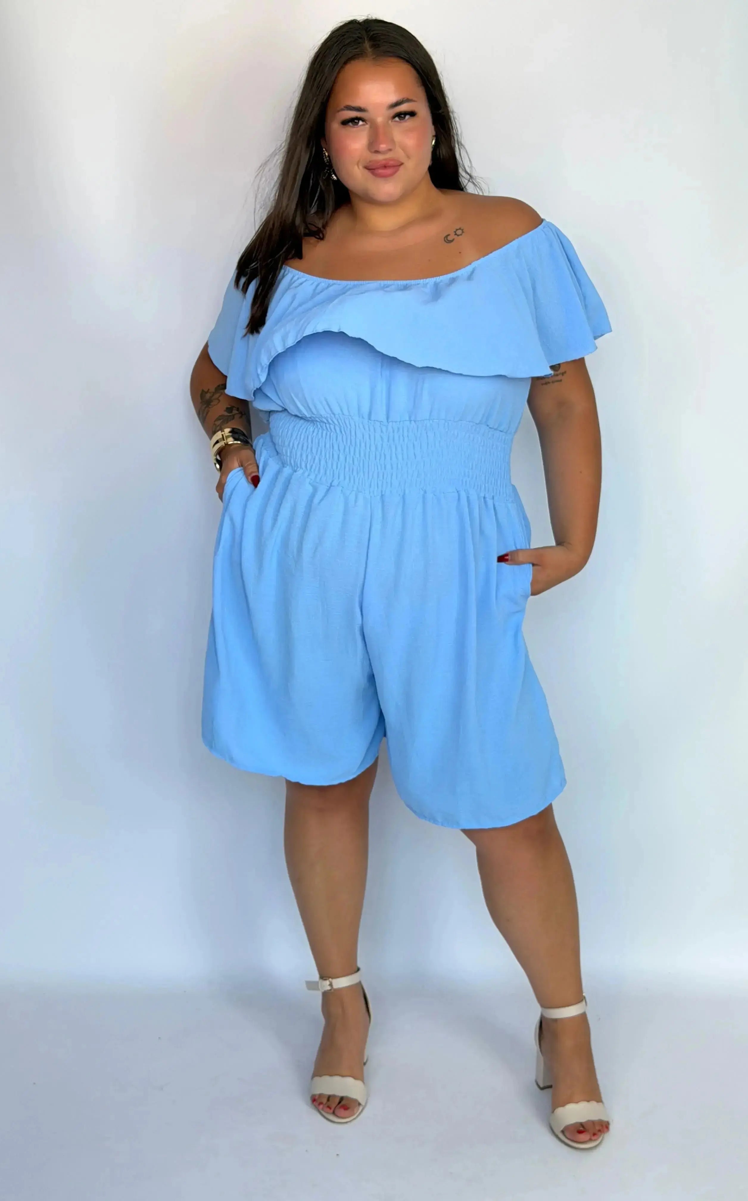 Kombinezon plus size damski – elegancki kombinezon XXL z falbaną Stylowa XL