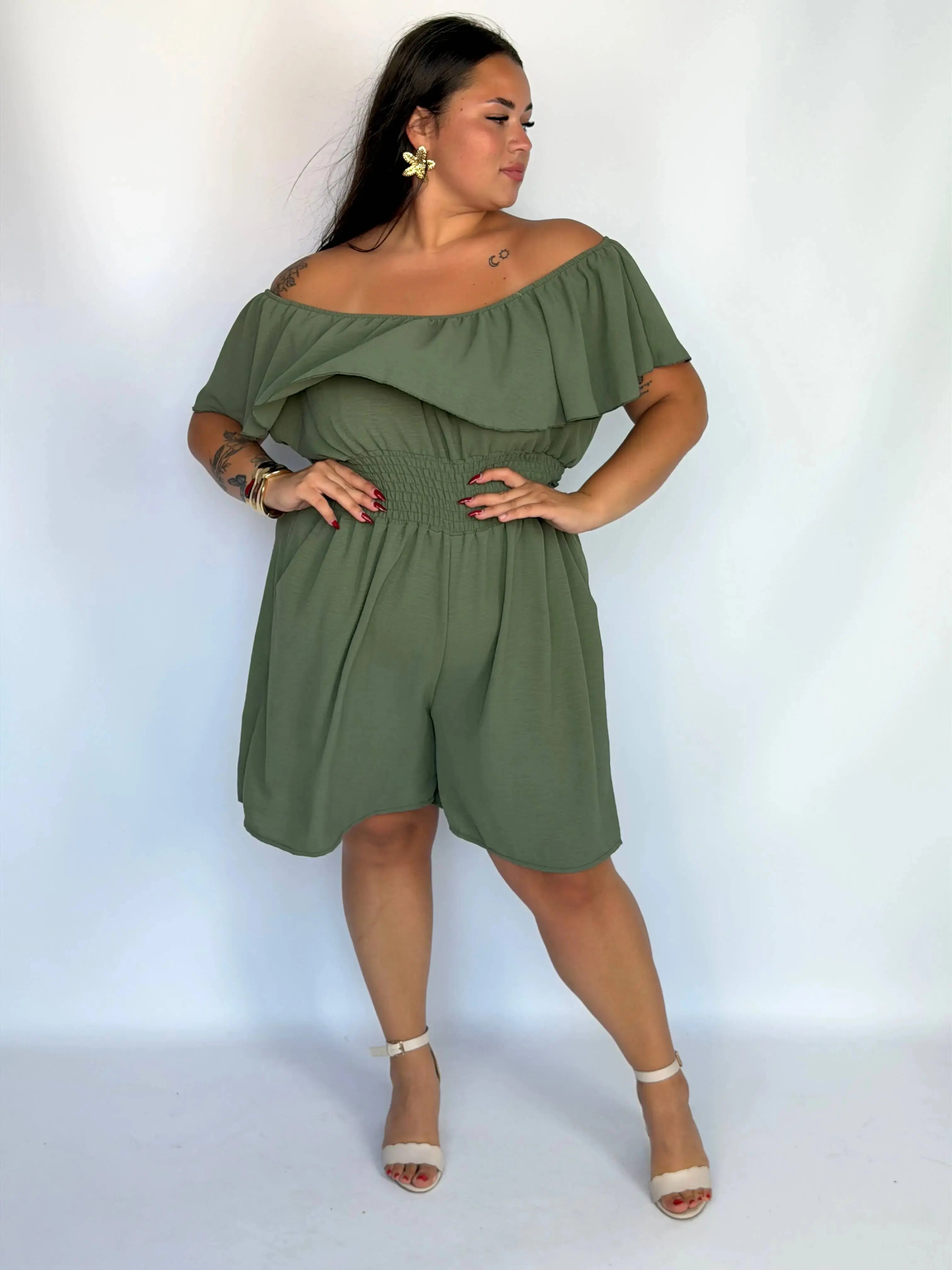 Kombinezon plus size damski – elegancki kombinezon XXL z falbaną Stylowa XL