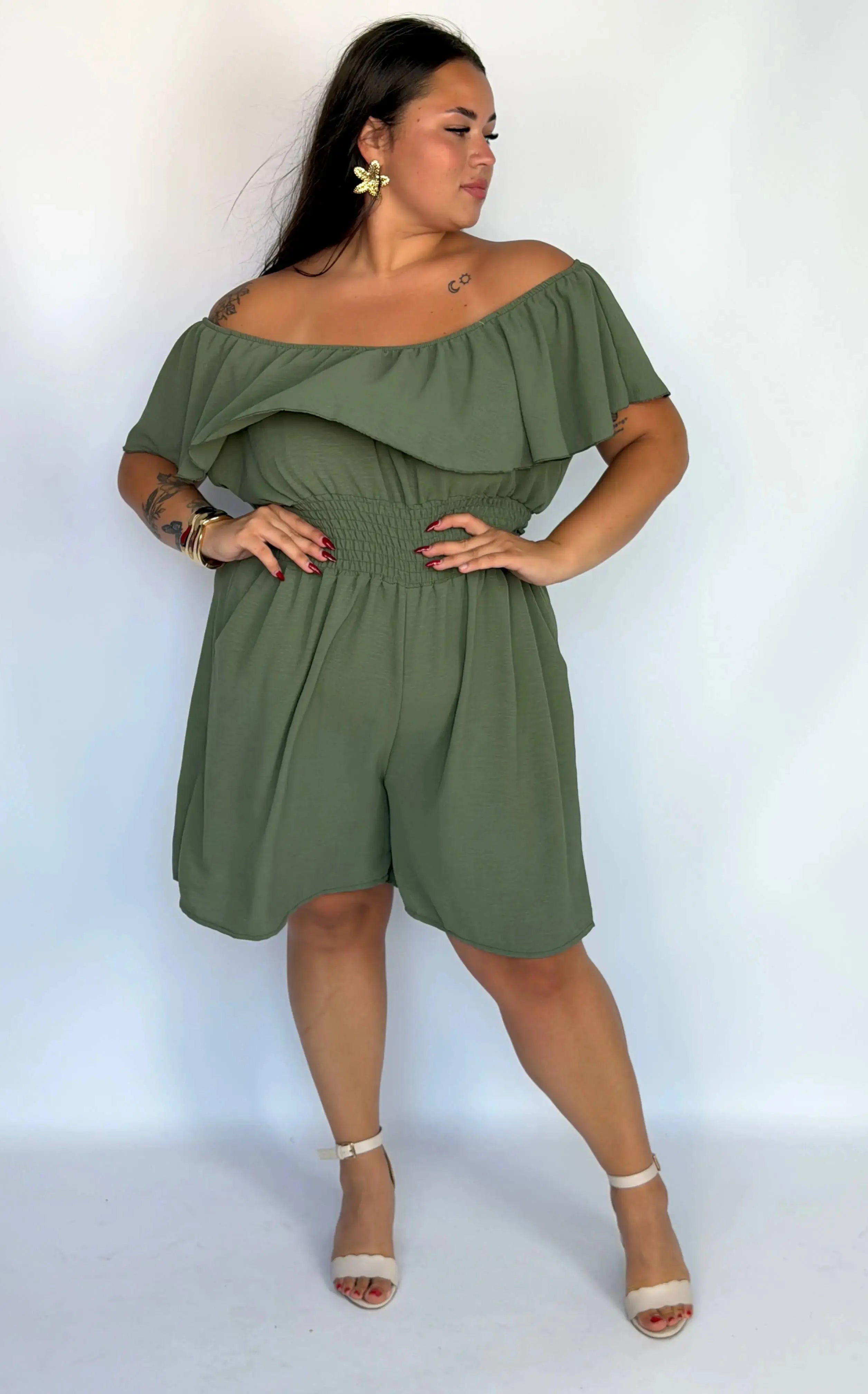 Kombinezon plus size damski – elegancki kombinezon XXL z falbaną Stylowa XL