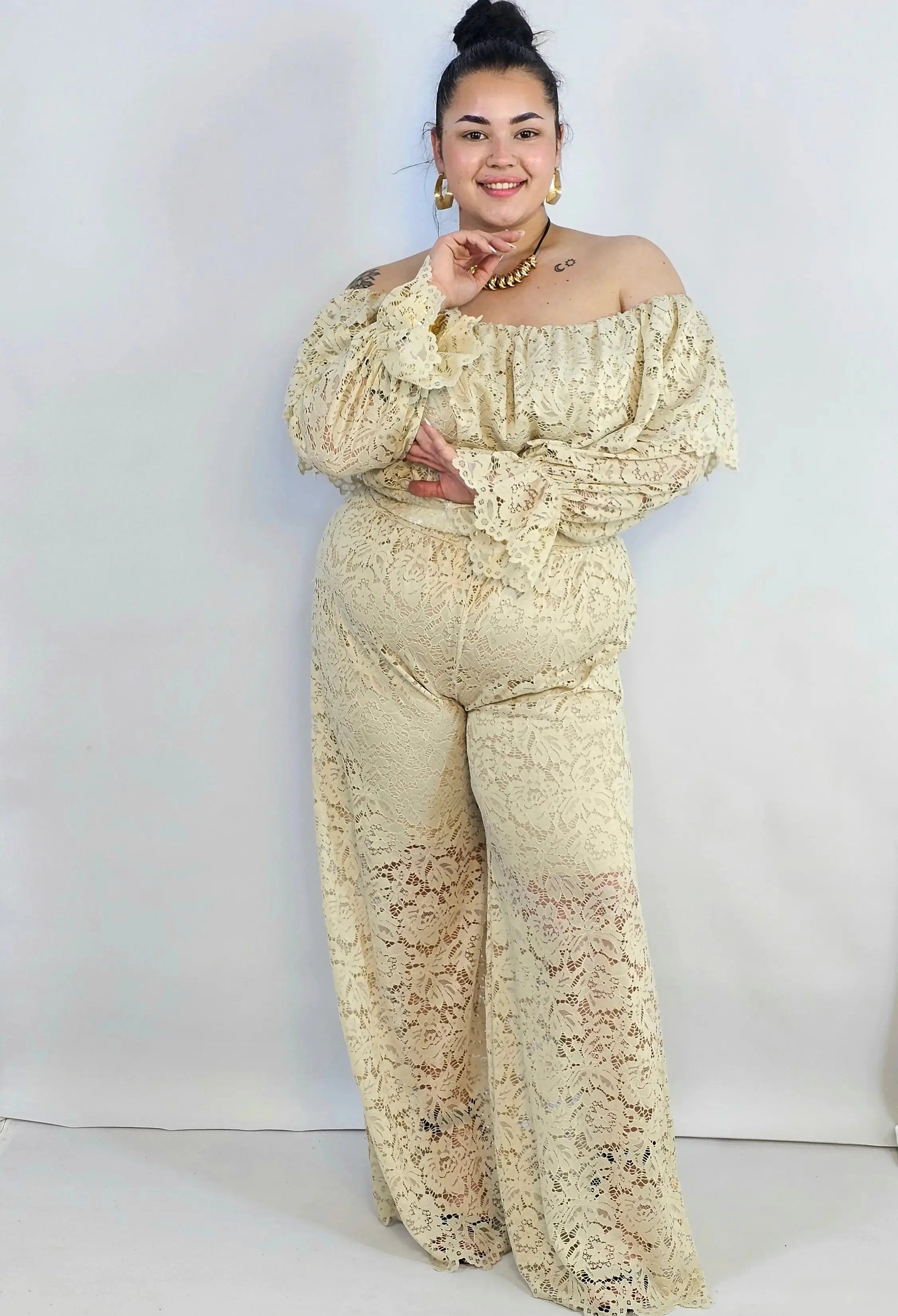 Kombinezon plus size koronkowy z hiszpańskim dekoltem – elegancja XXL Stylowa XL