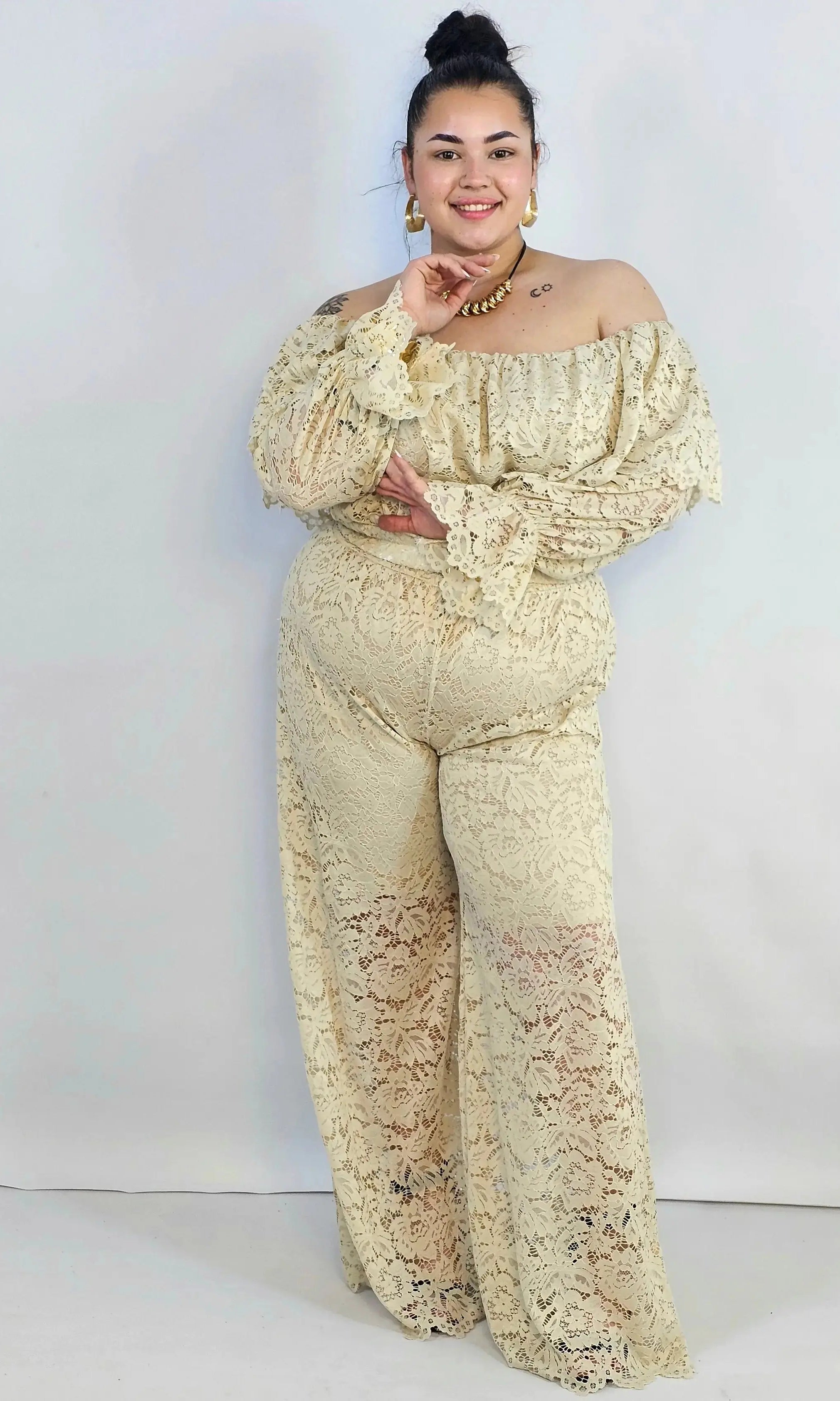 Kombinezon plus size koronkowy z hiszpańskim dekoltem – elegancja XXL Stylowa XL
