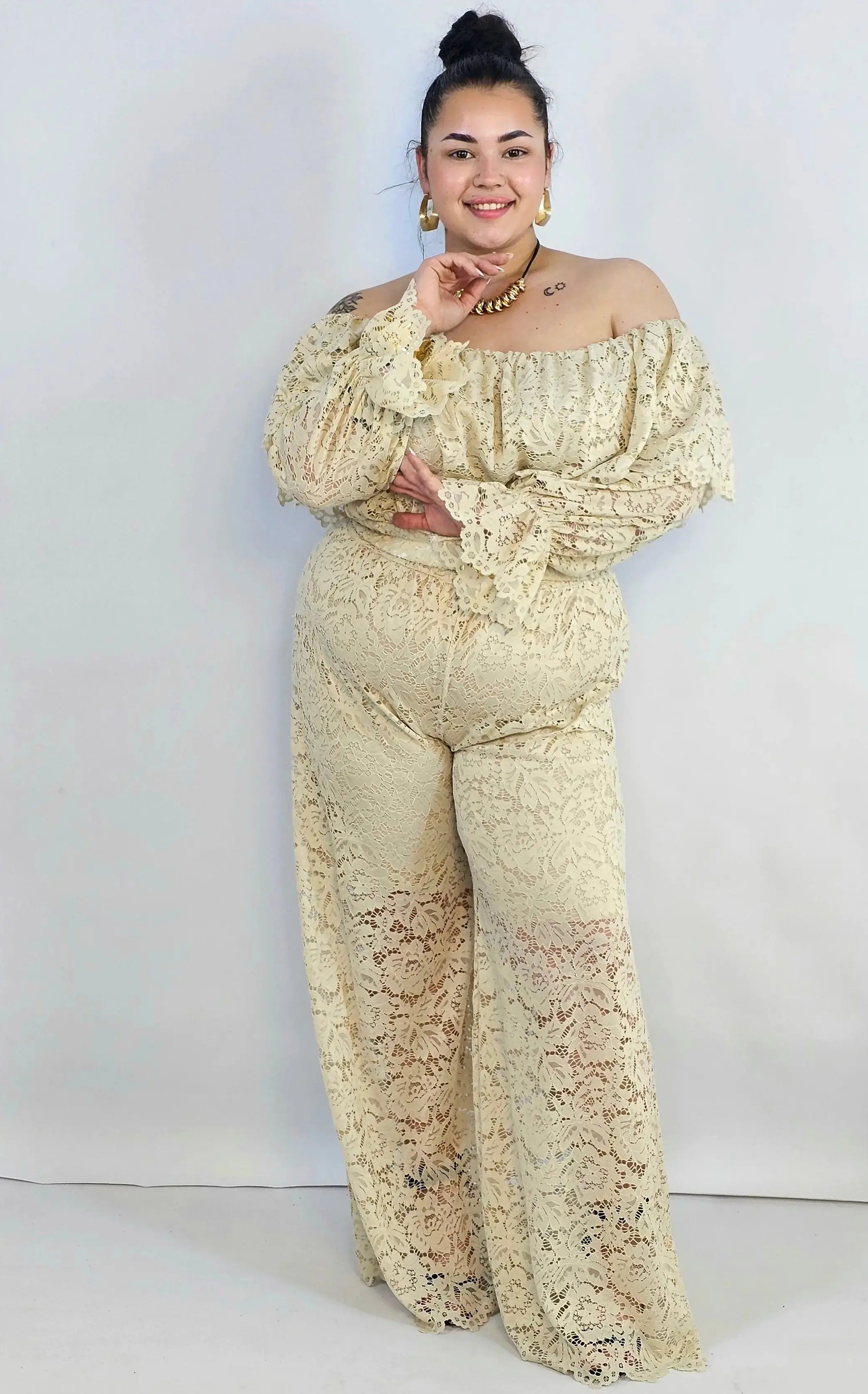 Kombinezon plus size koronkowy z hiszpańskim dekoltem – elegancja XXL Stylowa XL