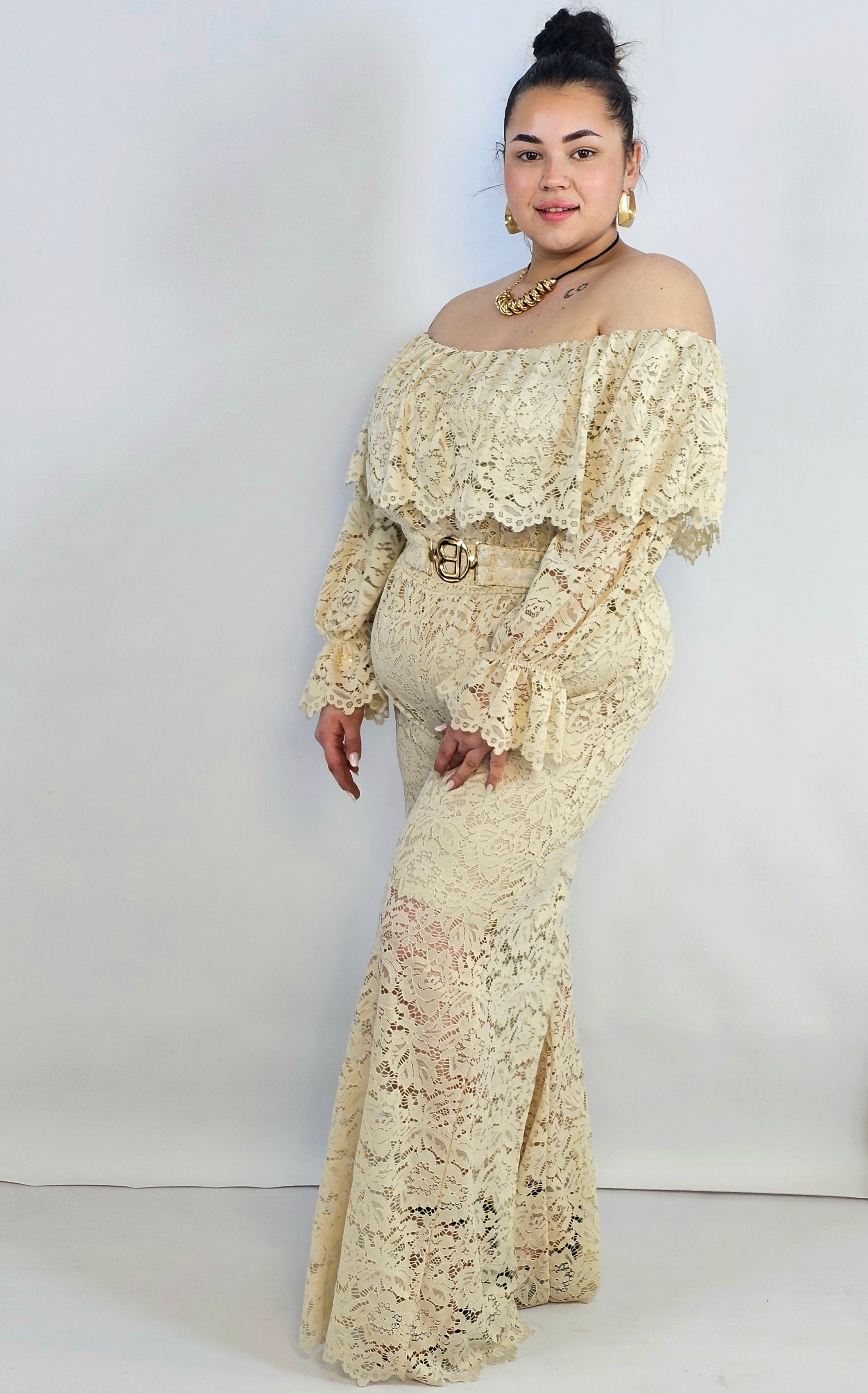 Kombinezon plus size koronkowy z hiszpańskim dekoltem – elegancja XXL Stylowa XL