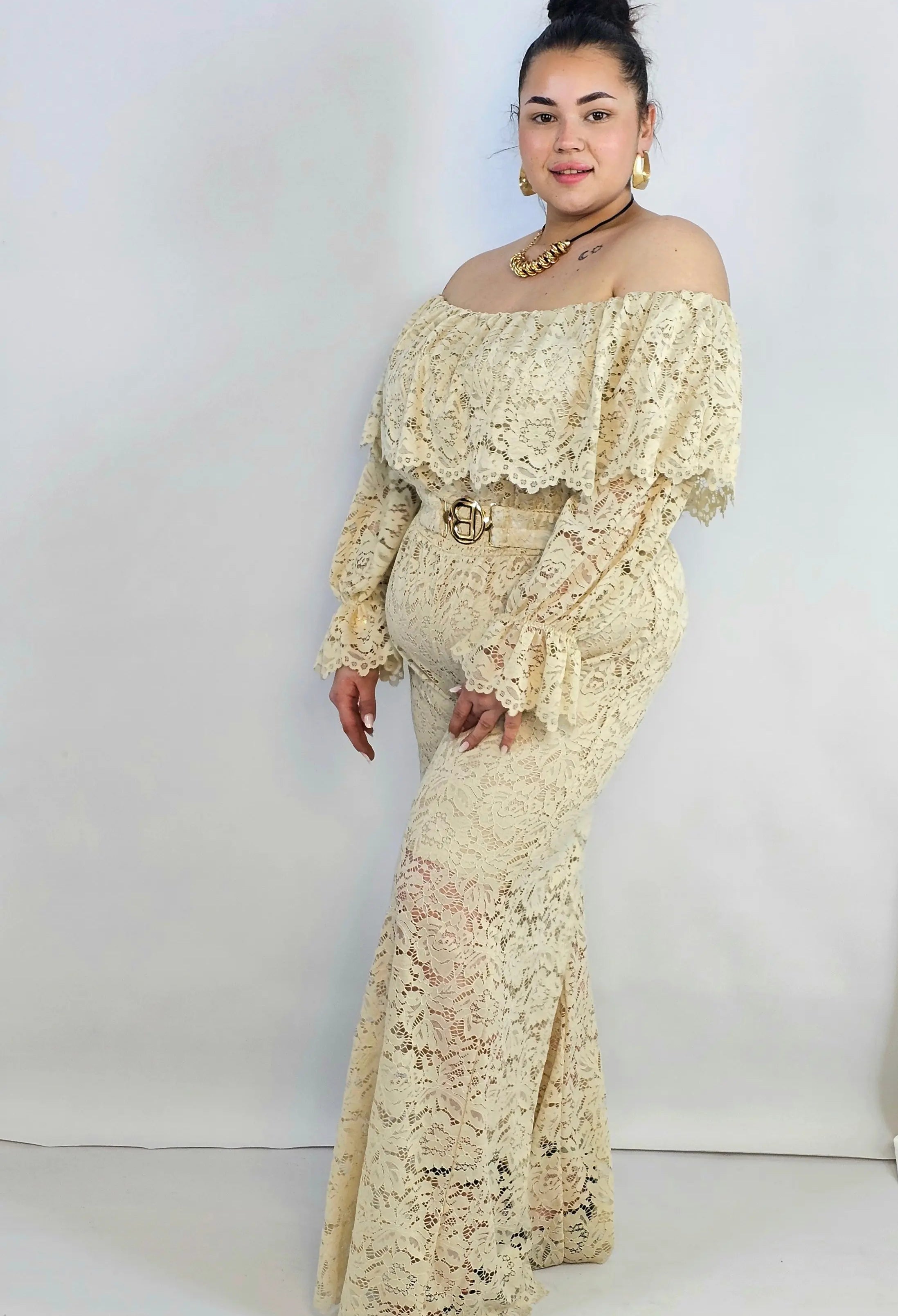 Kombinezon plus size koronkowy z hiszpańskim dekoltem – elegancja XXL Stylowa XL