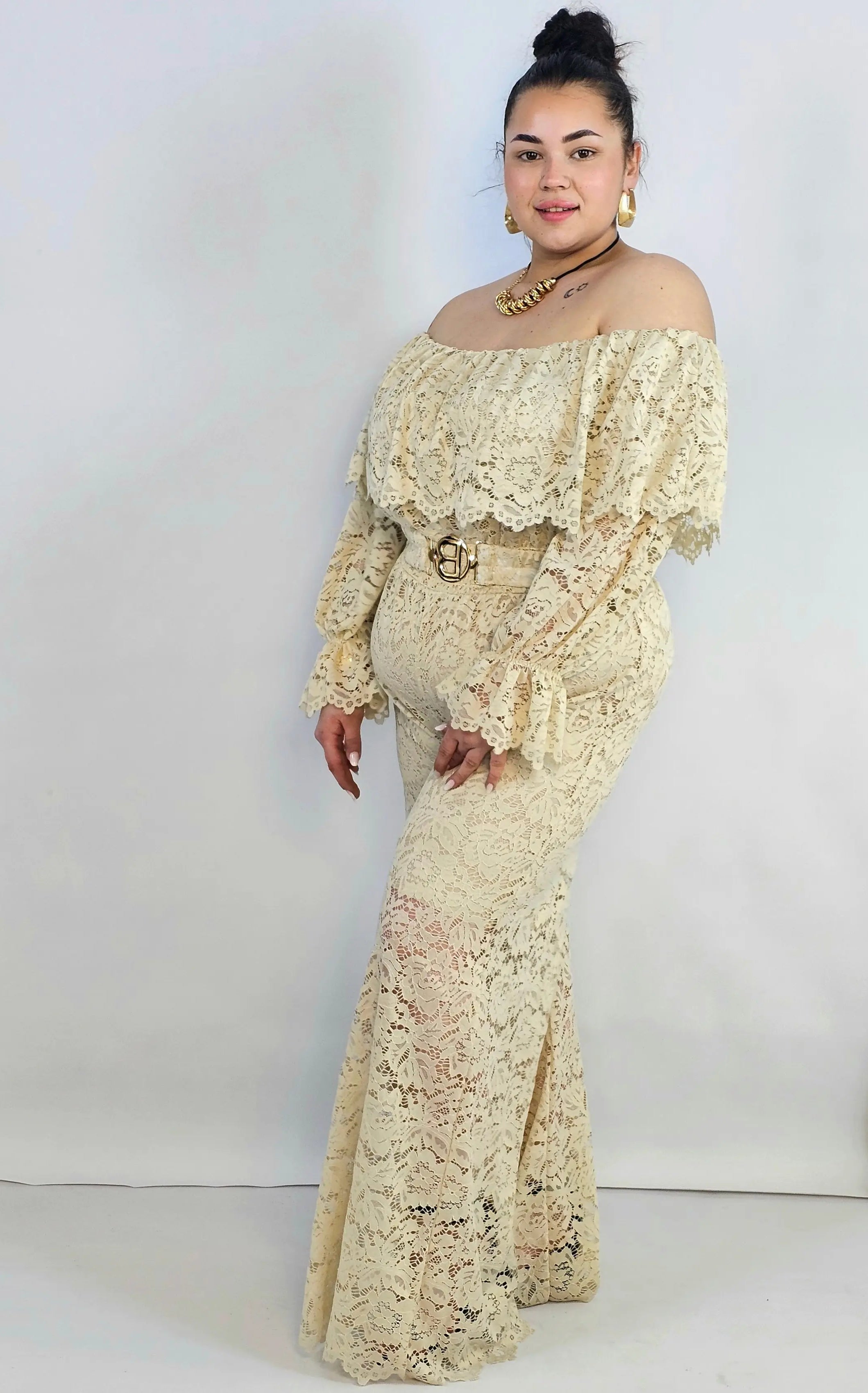 Kombinezon plus size koronkowy z hiszpańskim dekoltem – elegancja XXL Stylowa XL