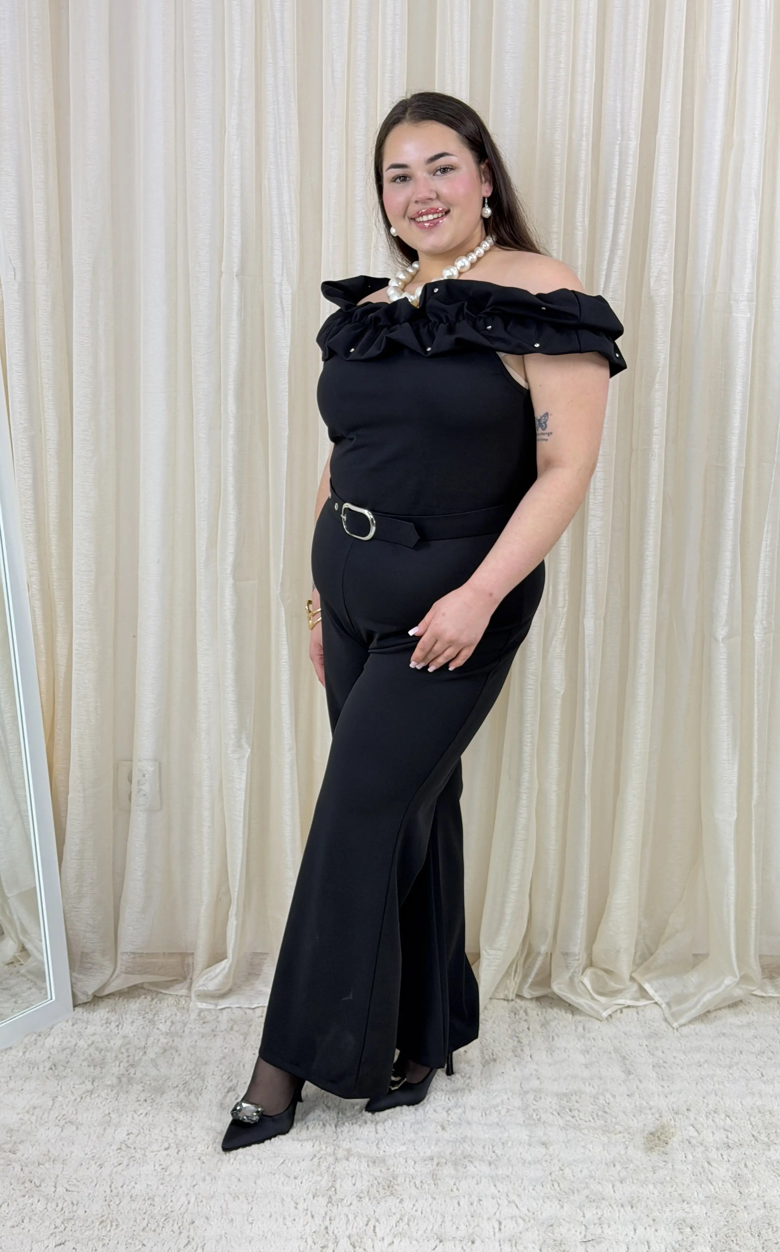Kombinezon plus size w czerni – ponadczasowa elegancja Stylowa XL