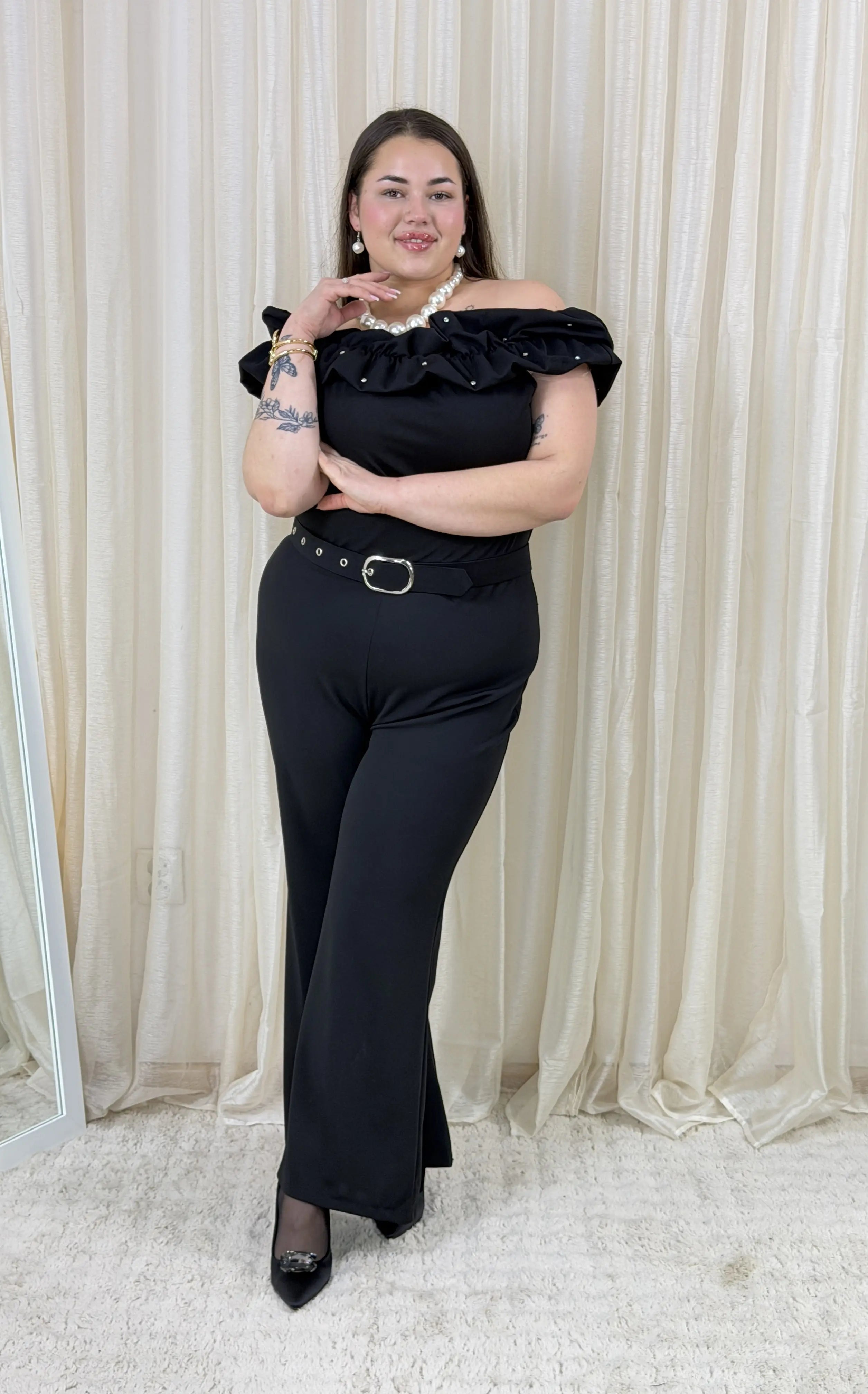 Kombinezon plus size w czerni – ponadczasowa elegancja Stylowa XL