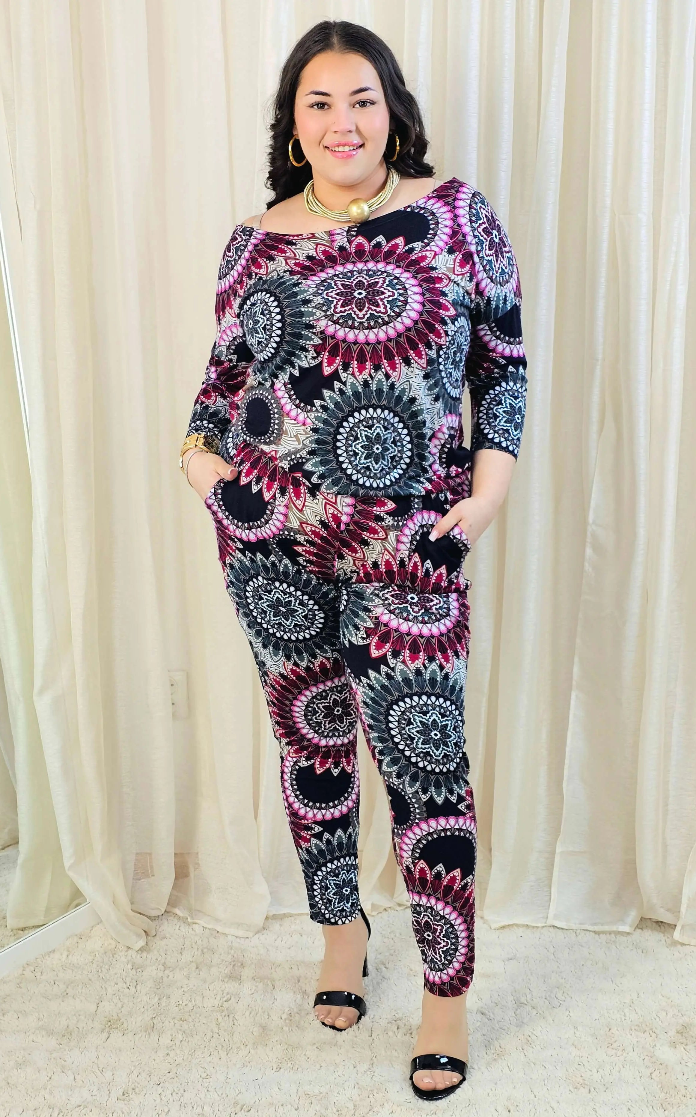 Kombinezon plus size we wzór dekoracyjny – stylowy i wygodny Stylowa XL