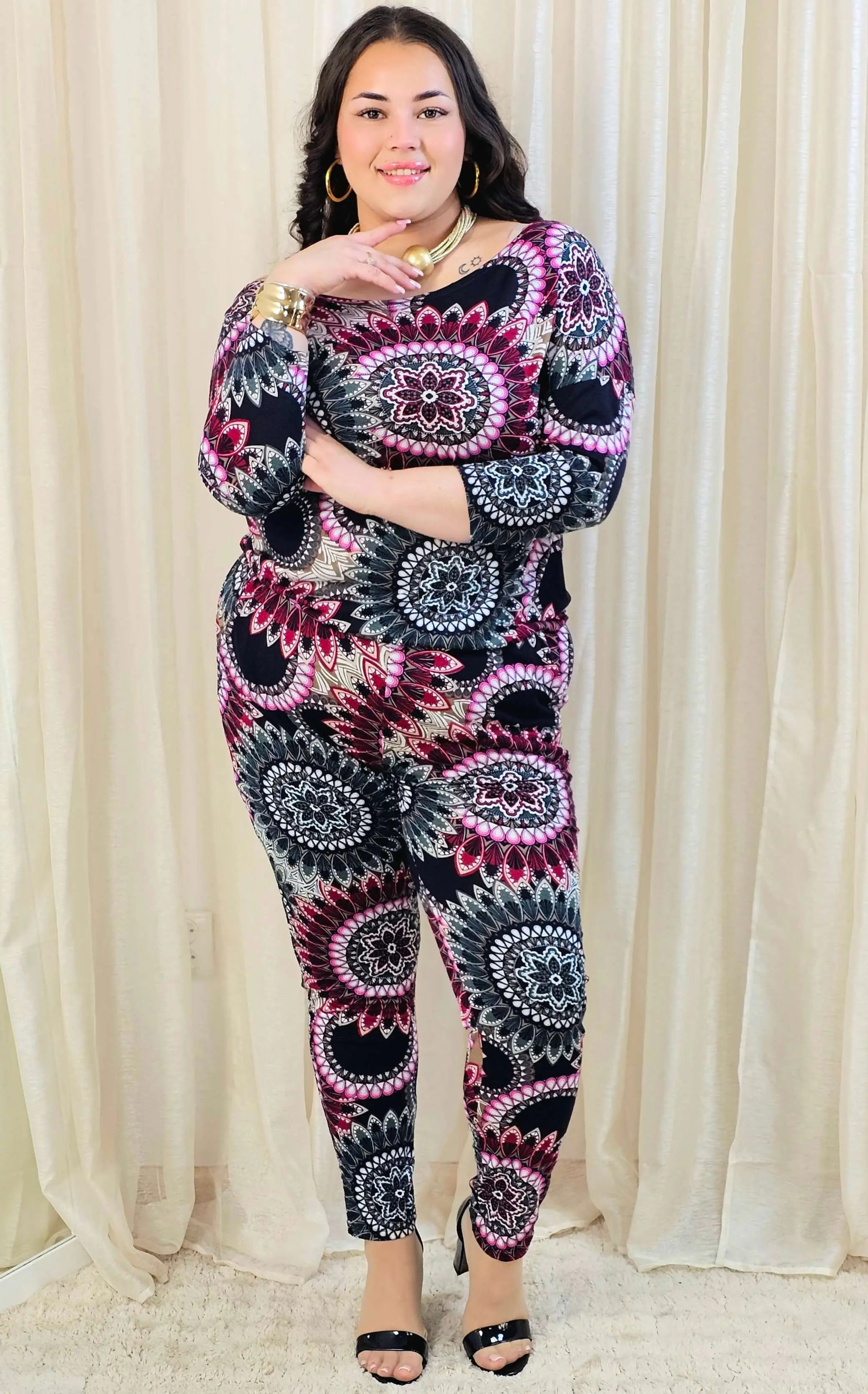 Kombinezon plus size we wzór dekoracyjny – stylowy i wygodny Stylowa XL