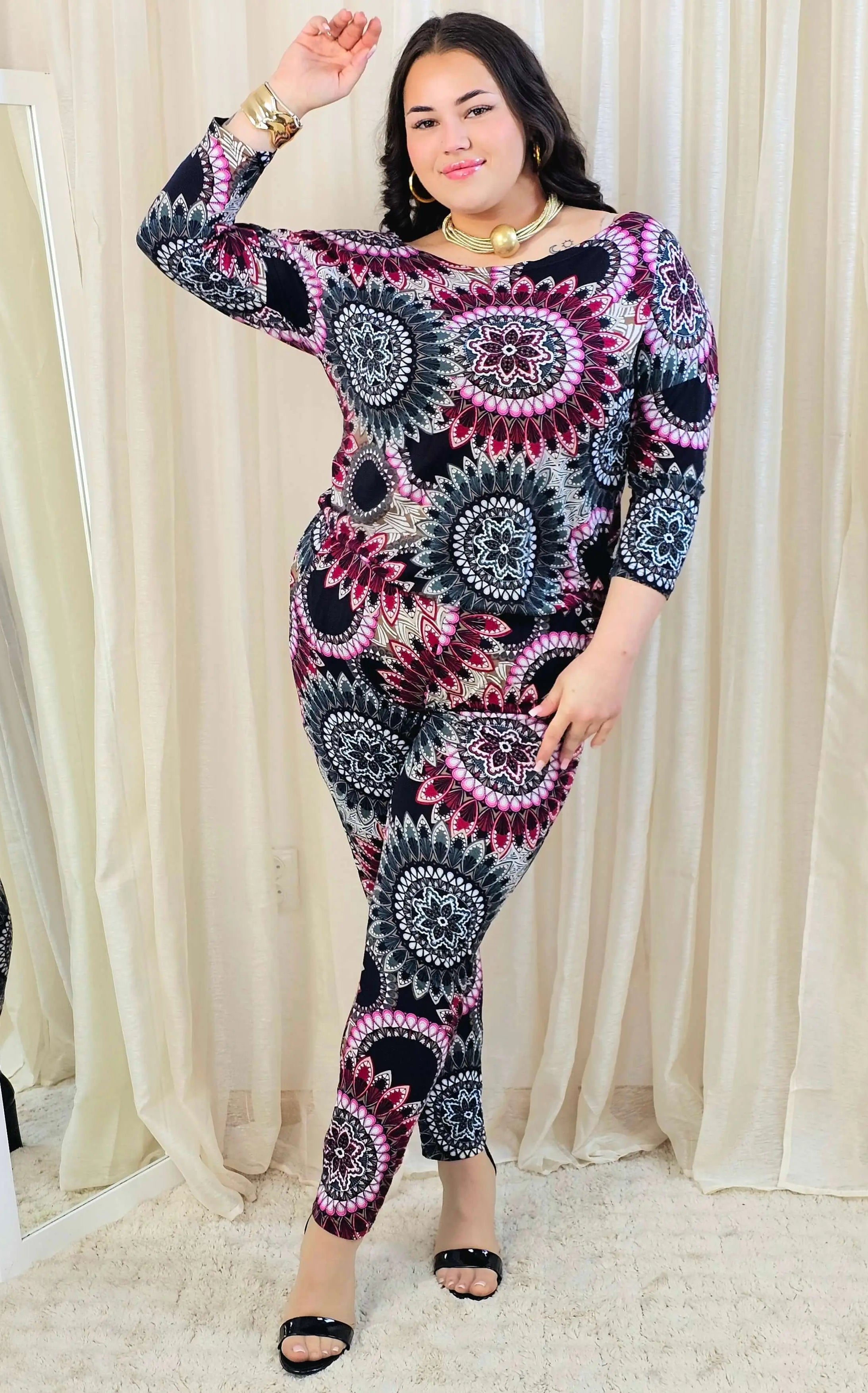 Kombinezon plus size we wzór dekoracyjny – stylowy i wygodny Stylowa XL