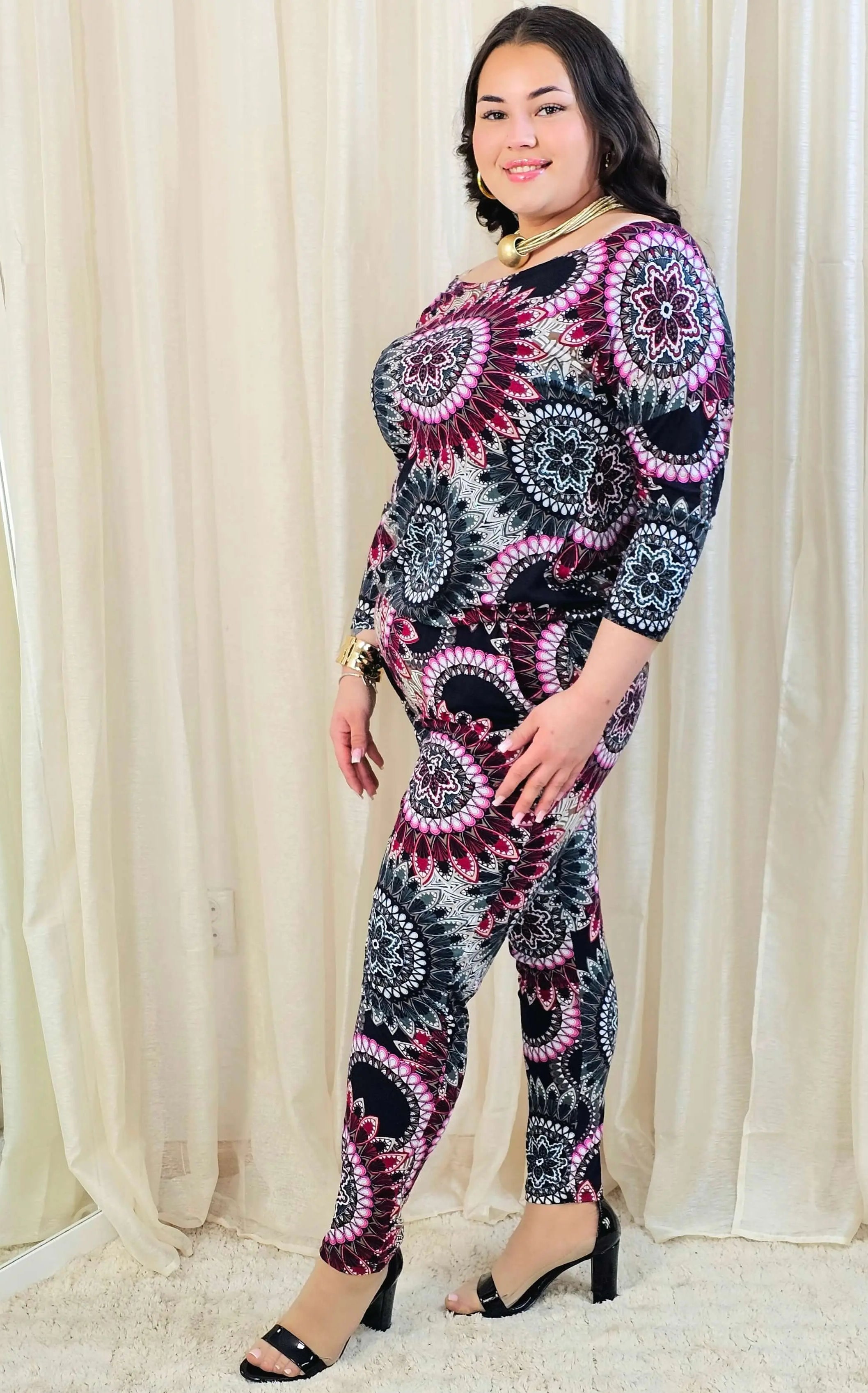 Kombinezon plus size we wzór dekoracyjny – stylowy i wygodny Stylowa XL