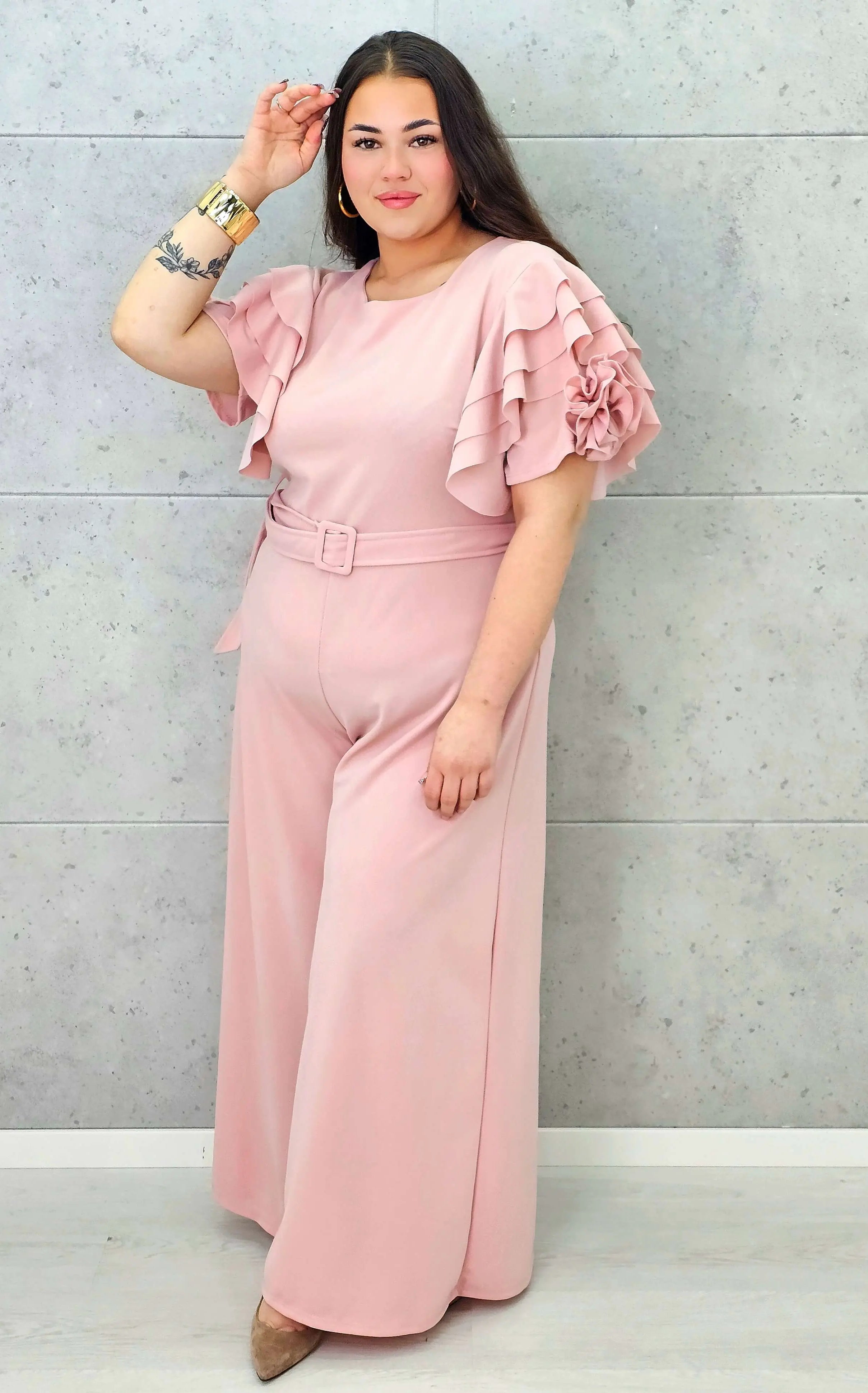 Kombinezon plus size z falbankami – elegancja i kobiecy styl XXL Stylowa XL