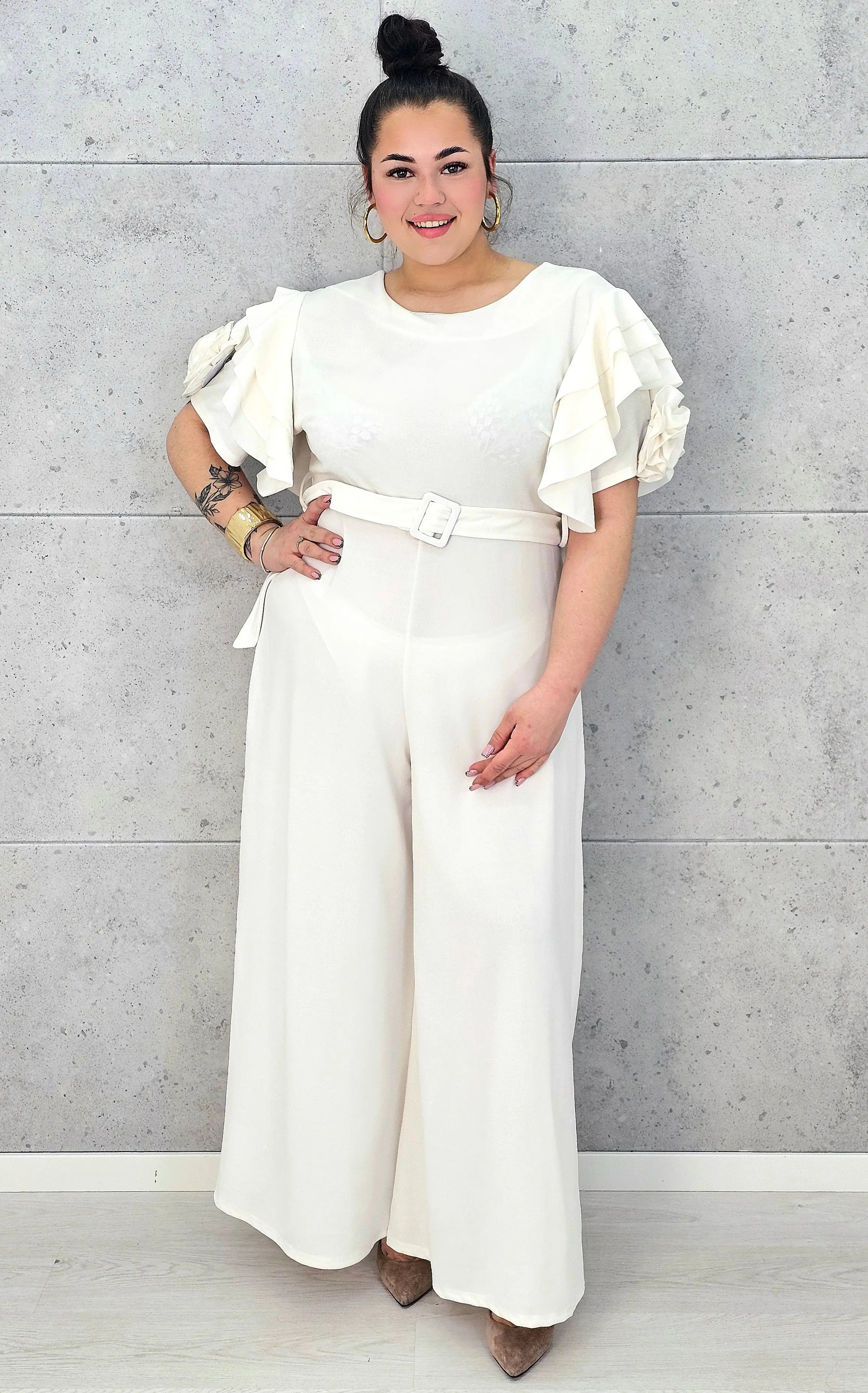 Kombinezon plus size z falbankami – elegancja i kobiecy styl XXL Stylowa XL